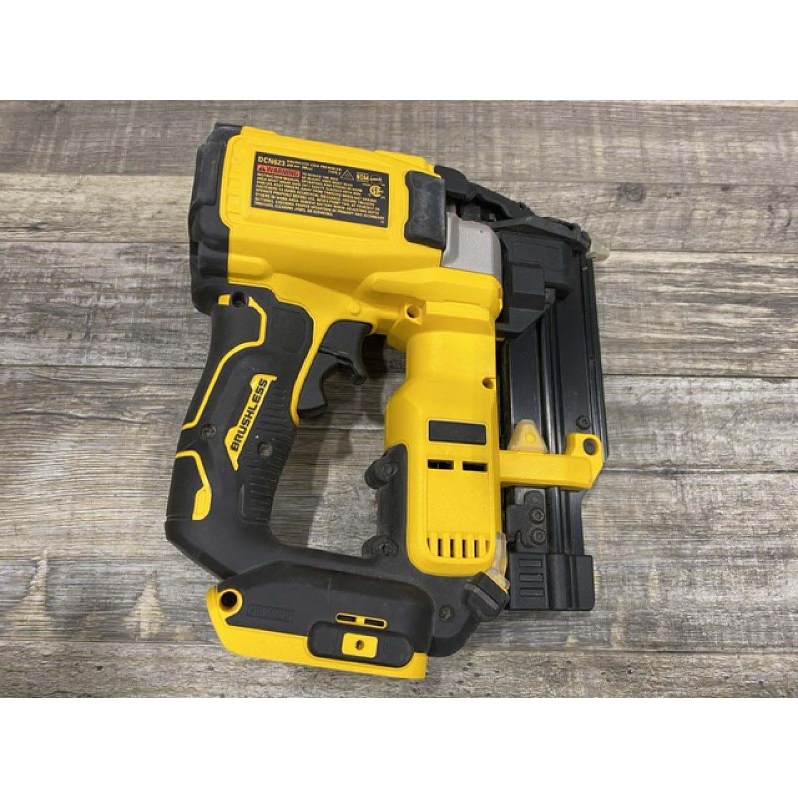 AS-IS DEWALT ATOMIC 20V MAX Lithium Ion Cordless 23 Gauge Pin Nailer Kit