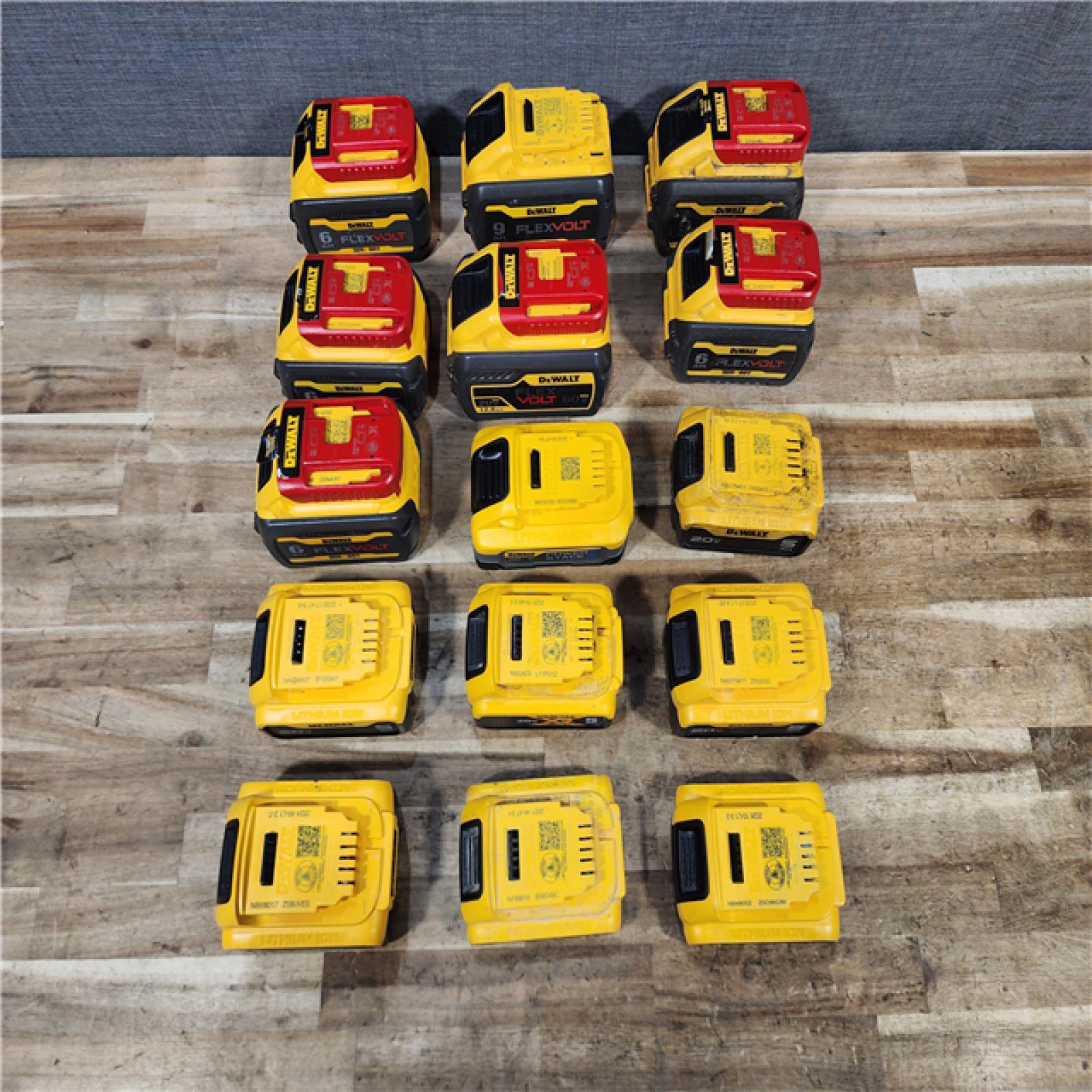 HOUSTON LOCATION - AS - IS DEWALT BATTERY PACK QTY - 15