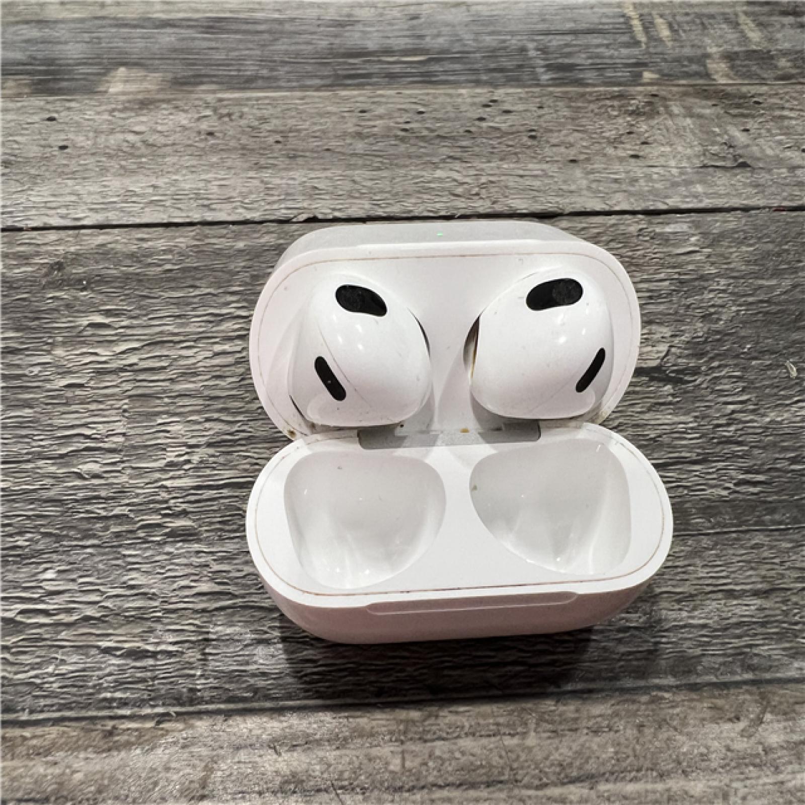 AS-IS Apple - AirPods (3rd generation) with Lightning Charging Case - White