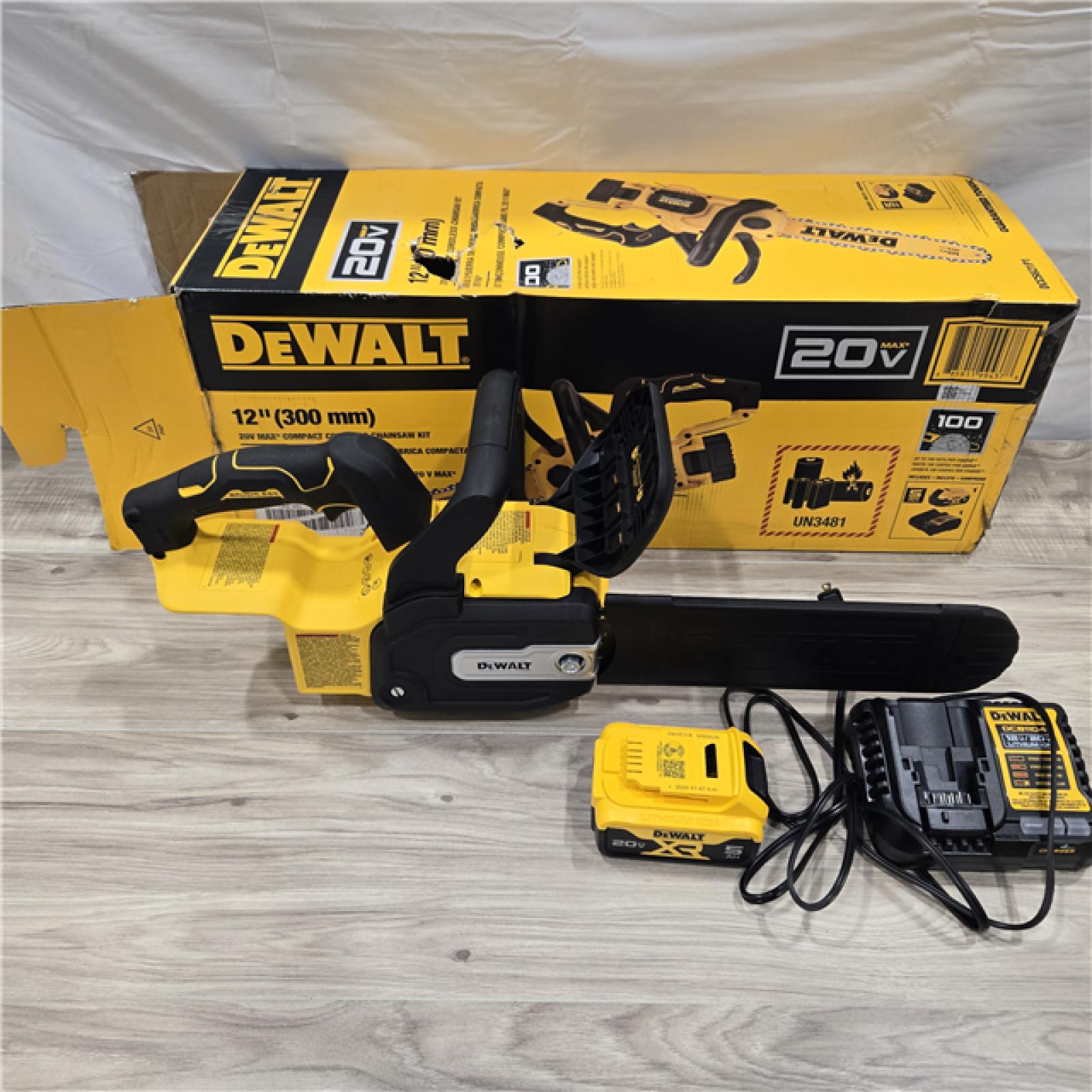 LIKE NEW! - DEWALT 20V MAX Compact 12 Brushless Cordless Chainsaw Kit