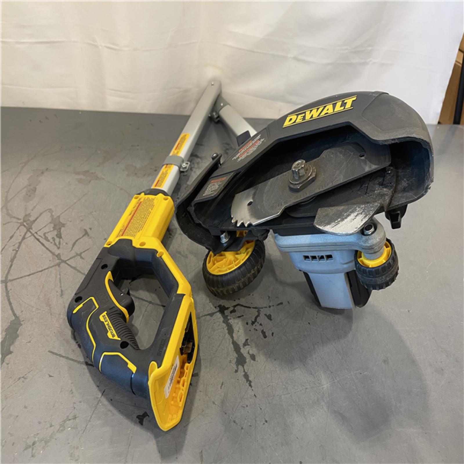 AS-IS - DeWalt 20V MAX 7.5 in. Brushless Cordless Battery Powered Lawn Edger Kit