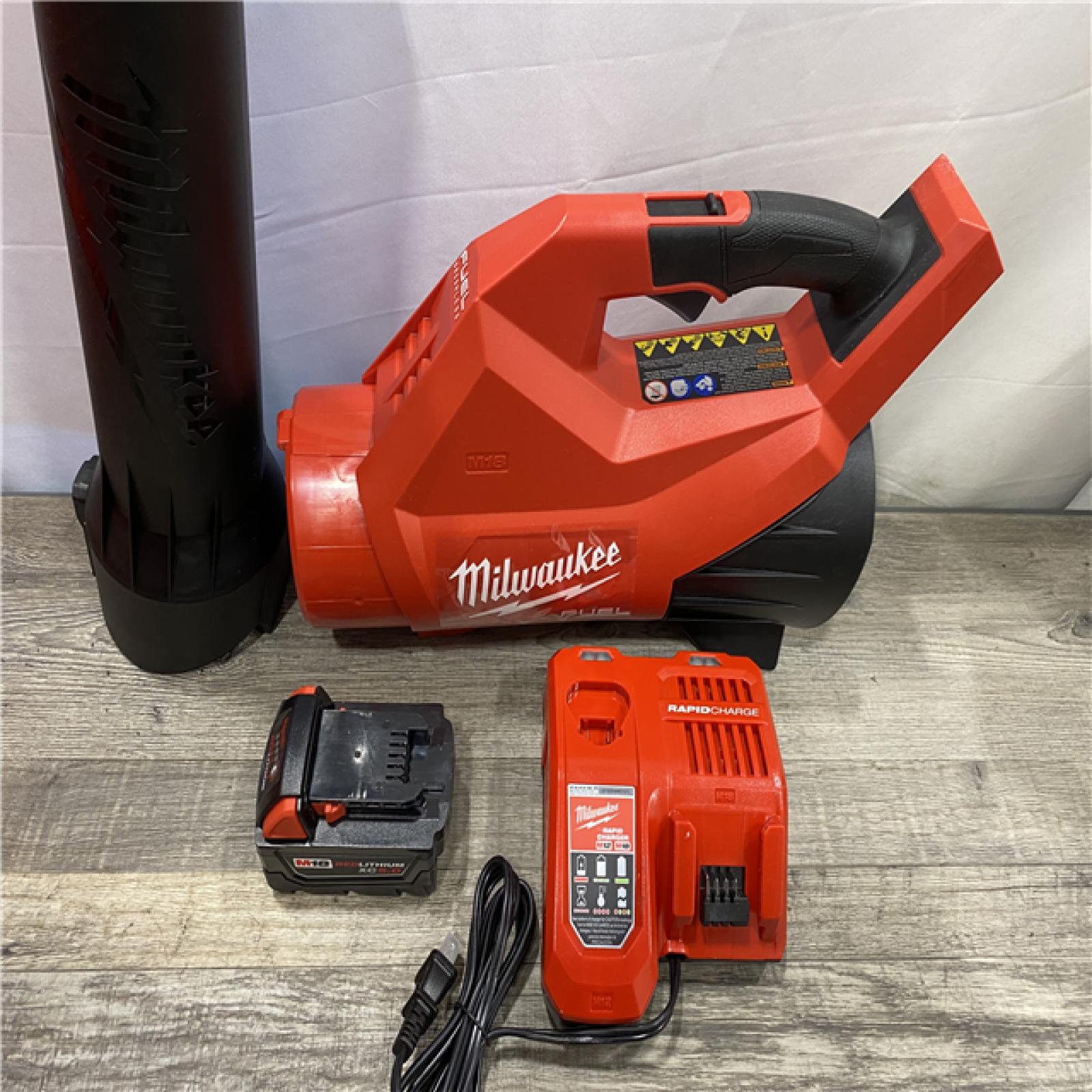 AS-IS Milwaukee M18 FUEL 120 MPH 500 CFM 18V Brushless Cordless Battery Powered Leaf Blower Kit