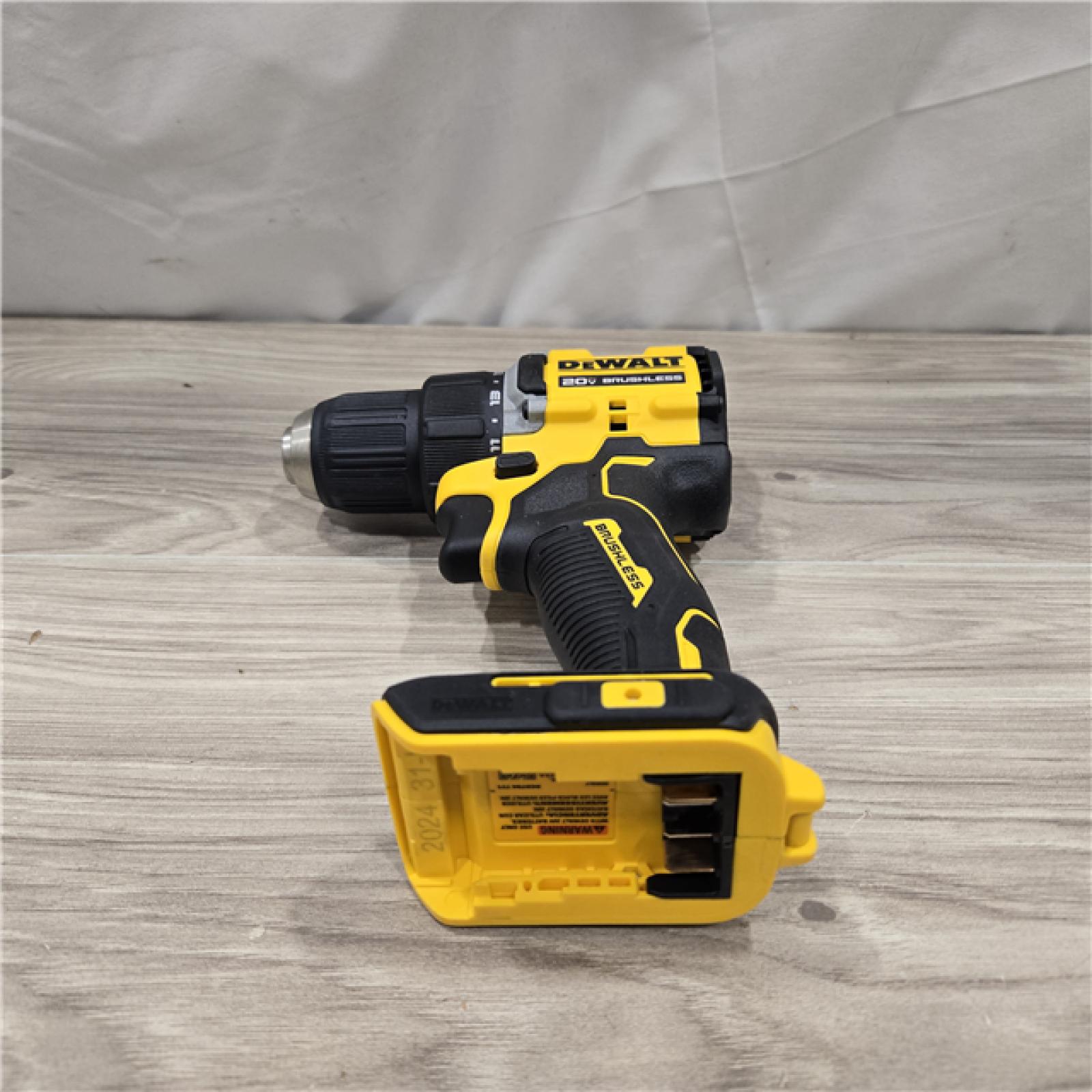 AS-IS DEWALT ATOMIC COMPACT SERIES 20V MAX* Cordless 1/2 Drill/Driver Kit