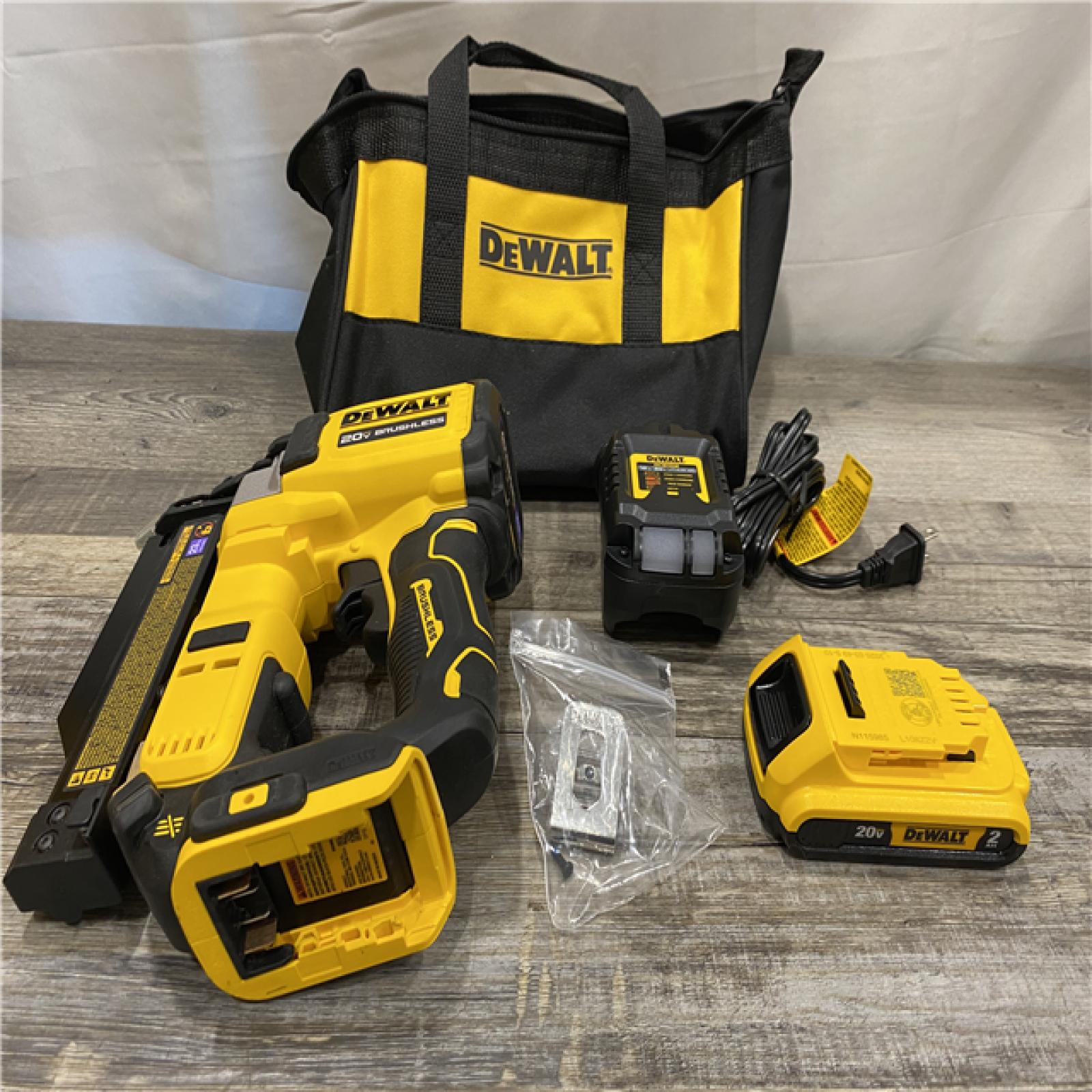 AS-IS DEWALT ATOMIC 20V MAX Lithium Ion Cordless 23 Gauge Pin Nailer Kit