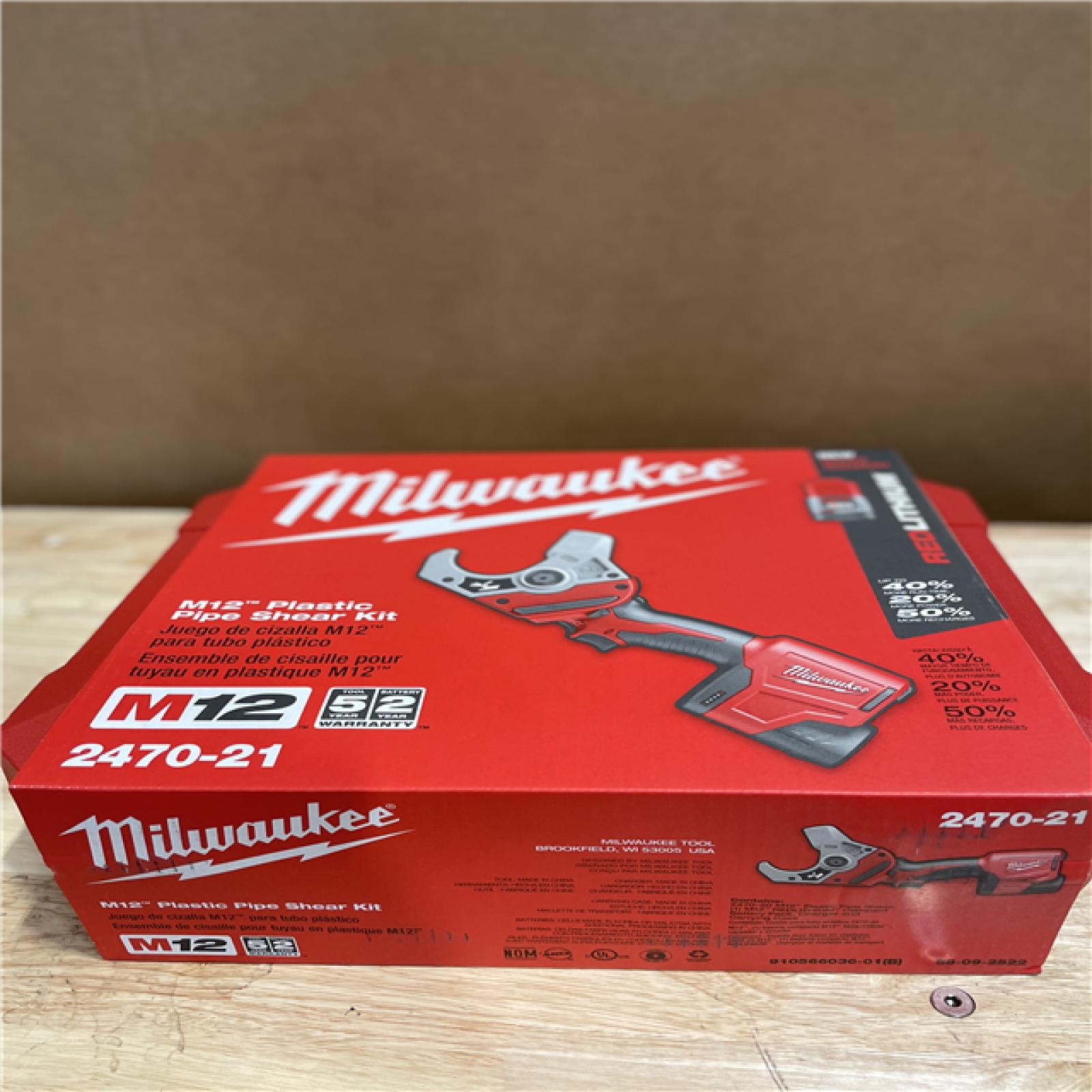 NEW! MILWAUKEE M12 12V Lithium-Ion Cordless PVC Shear Kit with One 1.5 Ah Battery