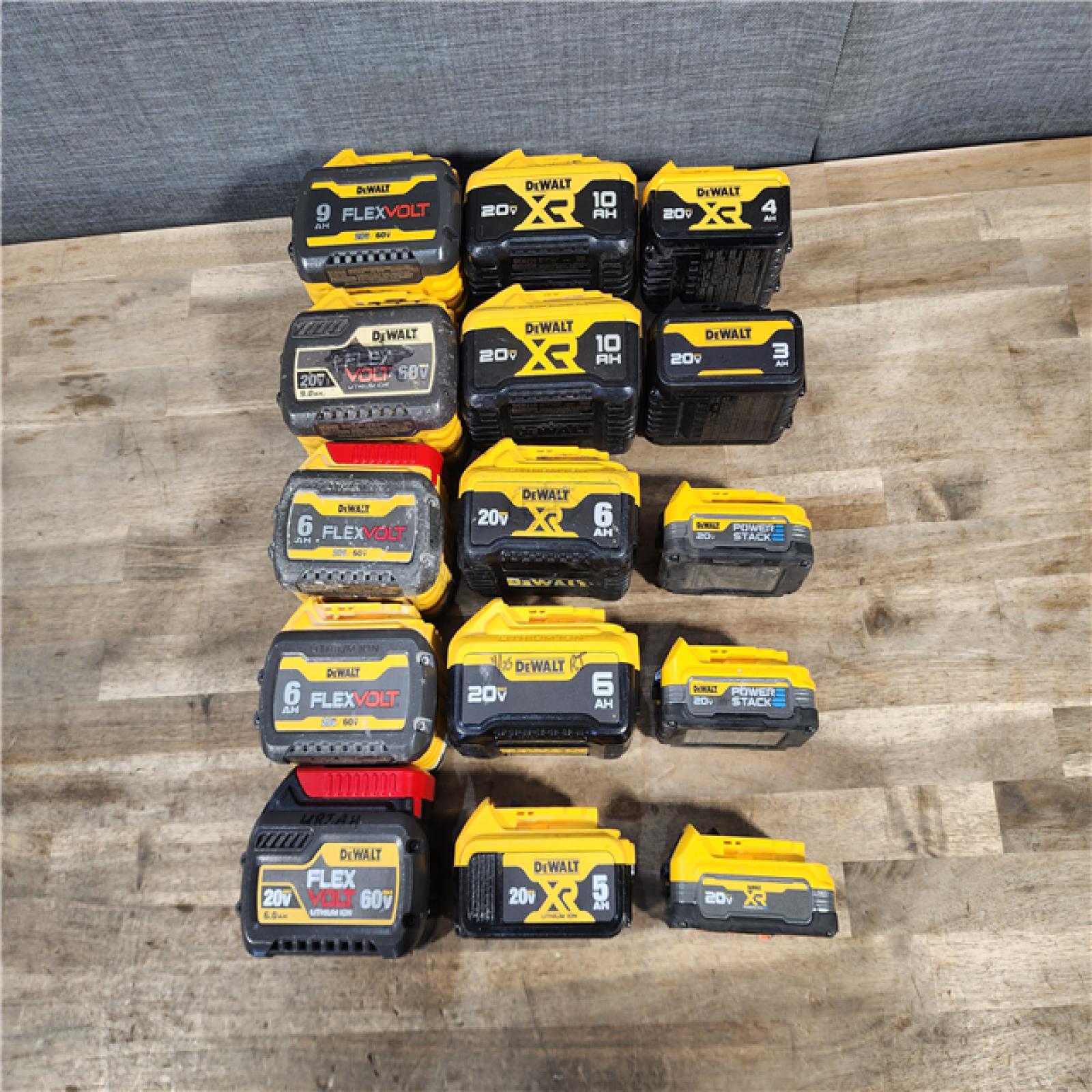 HOUSTON LOCATION - AS-IS DEWALT BATTERY PACK QTY - 15