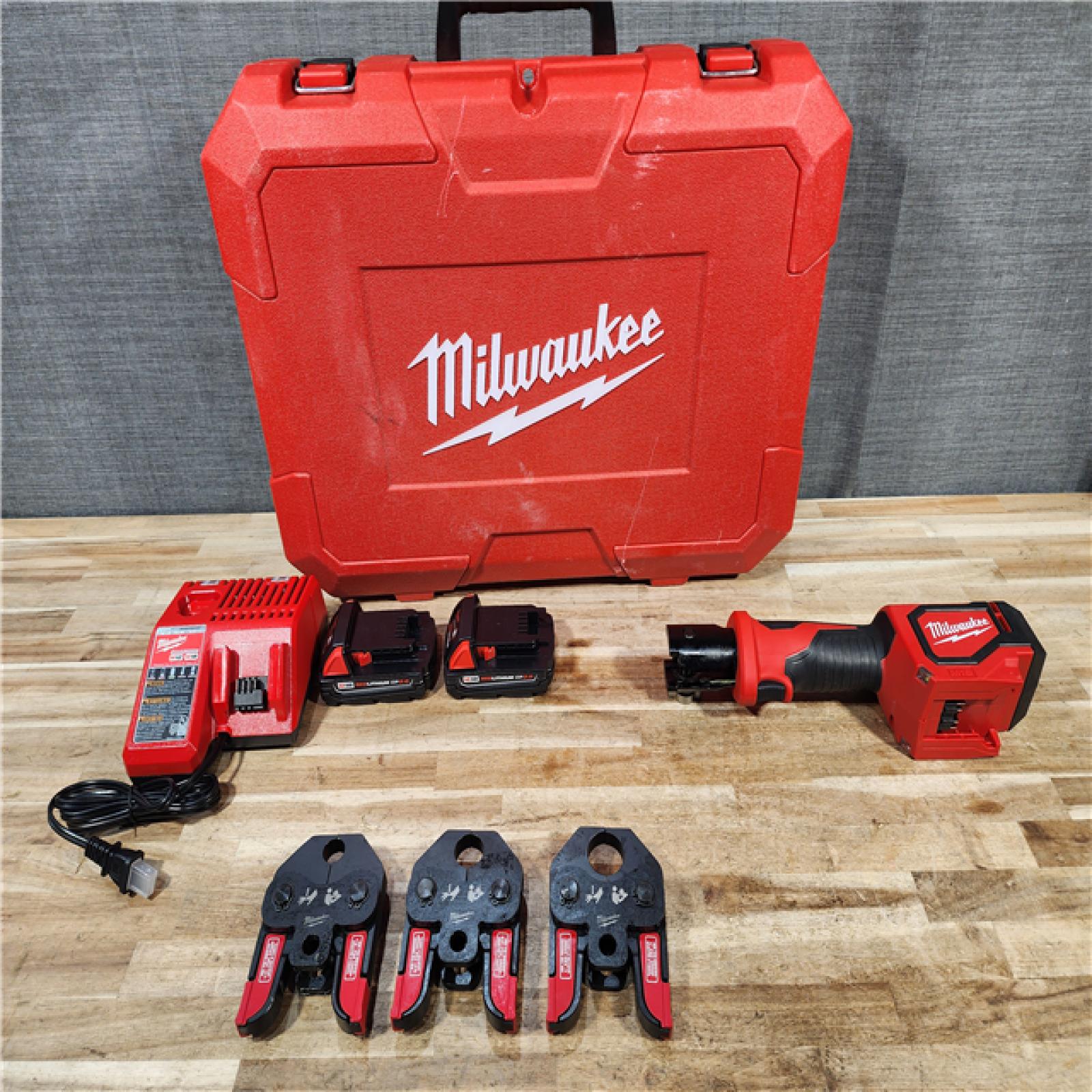 HOUSTON LOCATION - AS-IS Milwaukee 18V Lithium-Ion Cordless Short Throw Press Tool with 3 PEX Crimp Jaws Kit