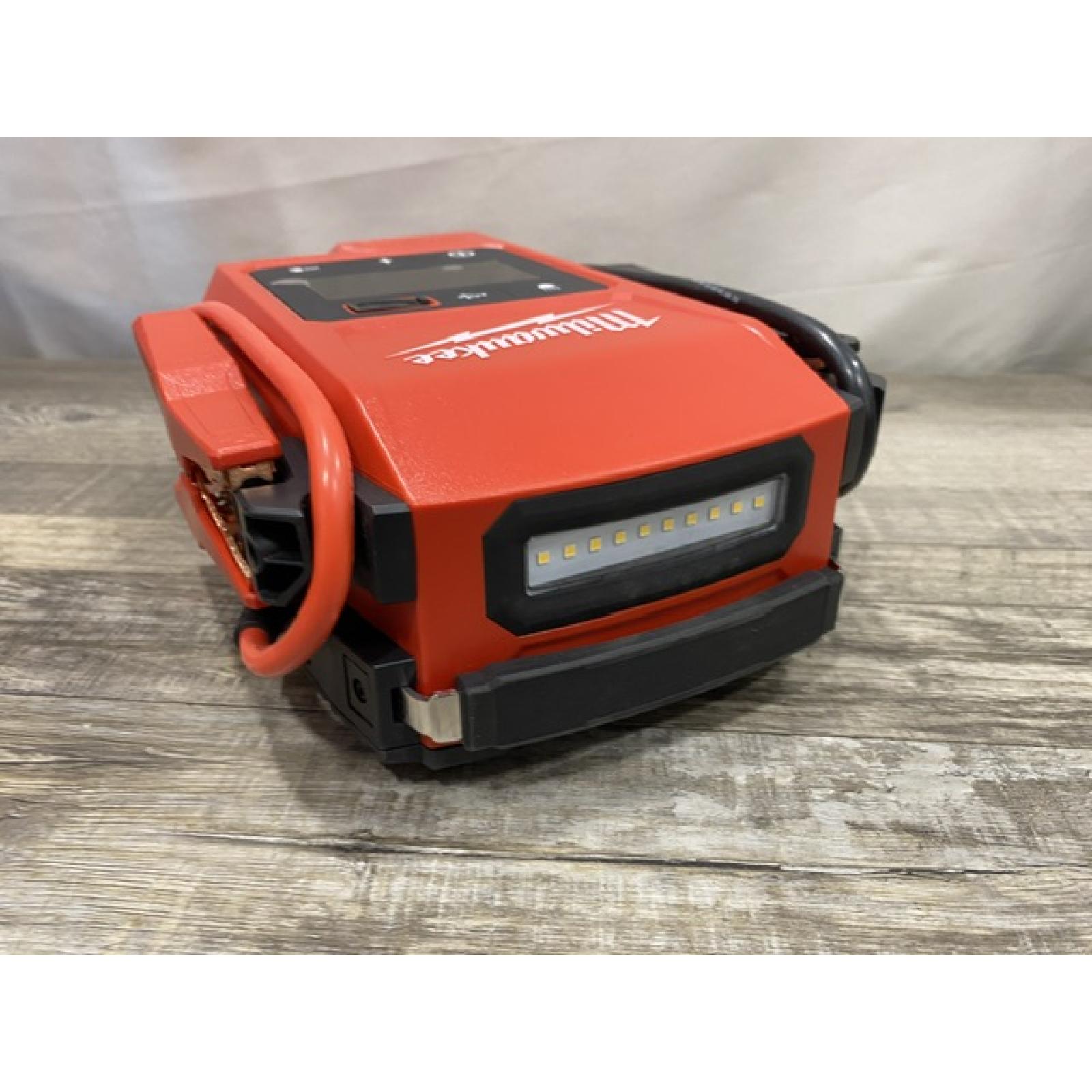 AS-IS Milwaukee 18V Lithium-Ion Cordless 2000 Peak Amp HOTSHOT Jump Starter (Tool-Only)