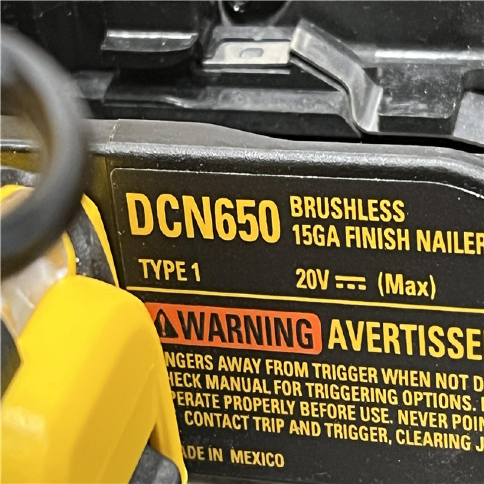 AS-IS DEWALT 20V MAX XR Lithium-Ion Cordless 2-1/2 in. 15-Gauge Finish Nailer Kit