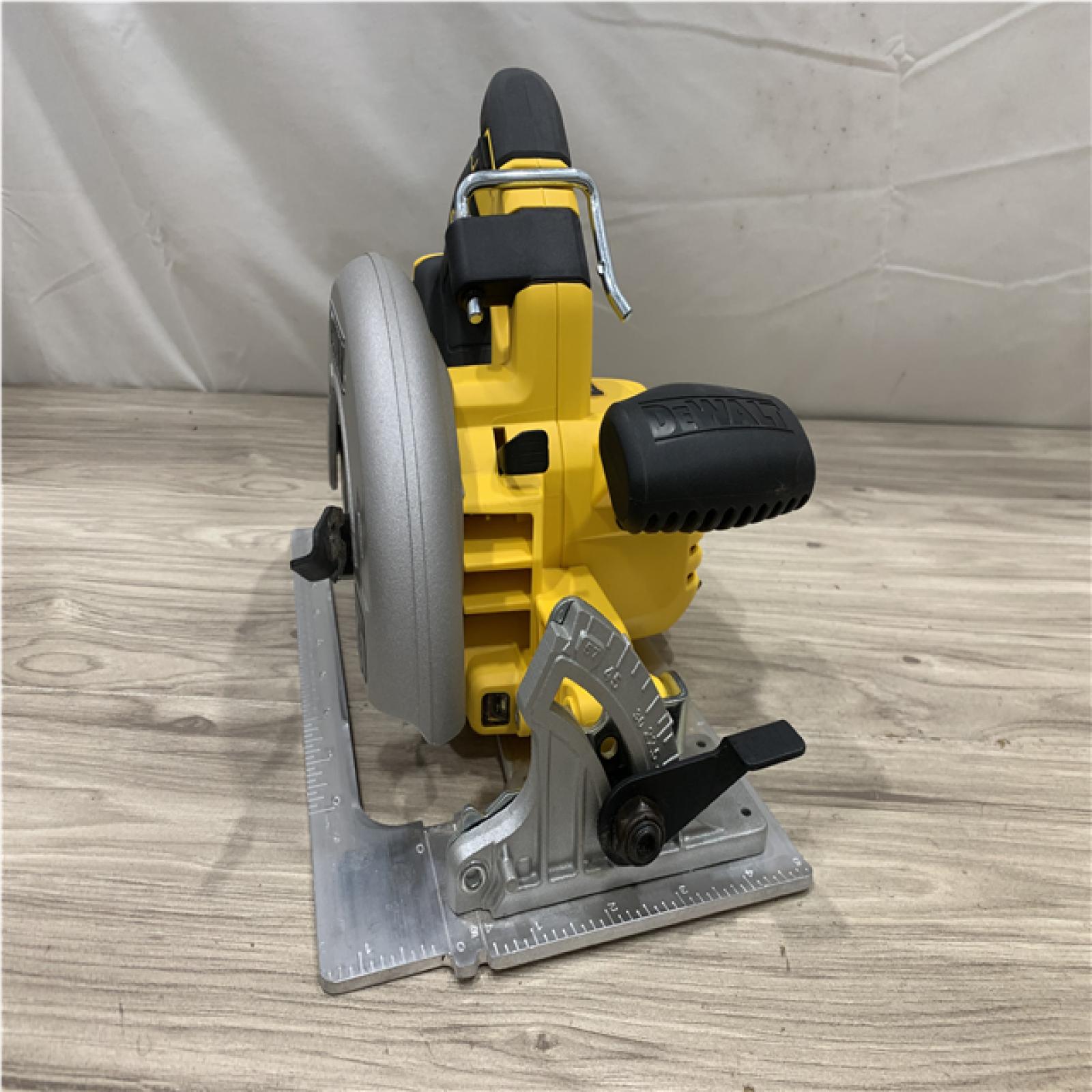 AS-IS DEWALT 20-Volt MAX 7-1/4 in. Cordless Circular Saw (Tool Only)