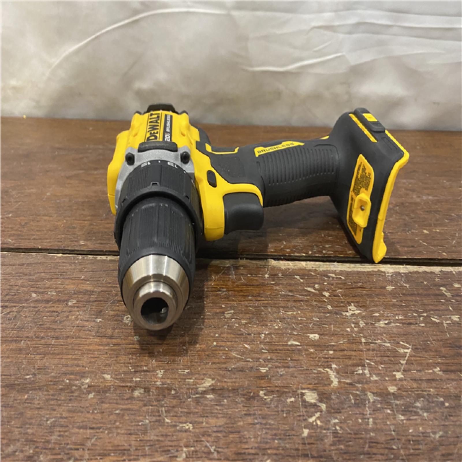 AS-IS DEWALT ATOMIC COMPACT SERIES 20V MAX* Brushless Cordless 1/2 Drill/Driver Kit