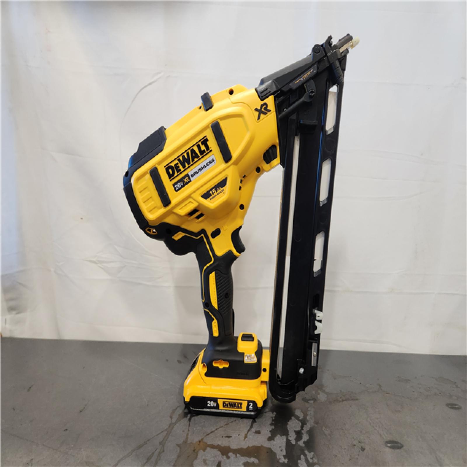 AS-IS- DEWALT 20V MAX XR 15 Ga. Cordless 34 Deg Nailer 20 V