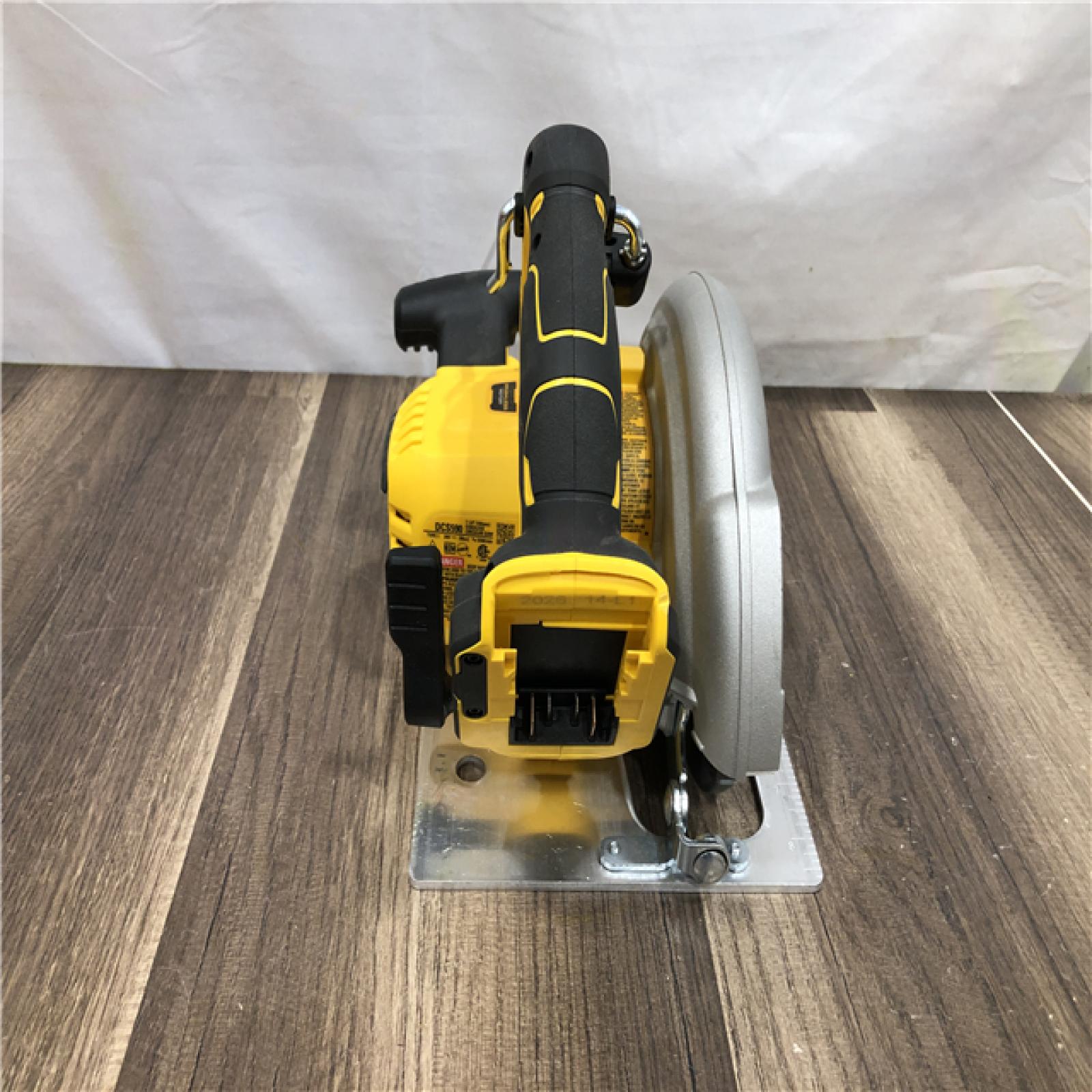 AS-IS DEWALT 20-Volt MAX 7-1/4 in. Cordless Circular Saw (Tool Only)