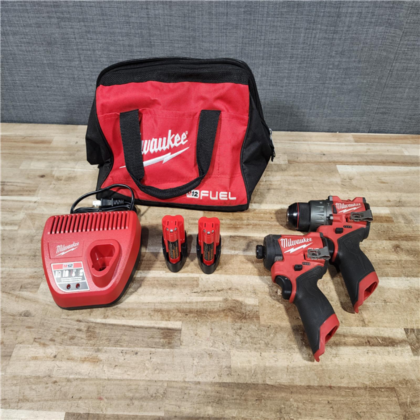HOUSTON LOCATION - AS - IS Milwaukee 2 Tool Combo Kit W/ (2) Battery & Charger