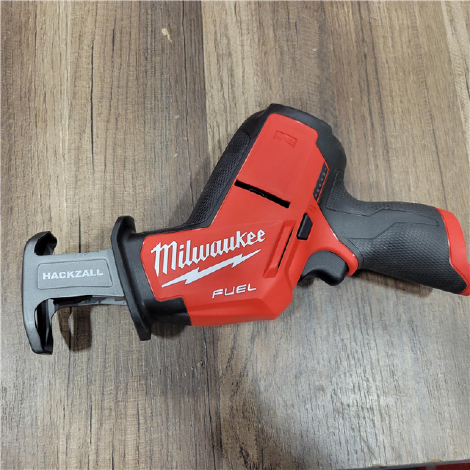 AS-IS  MILWAUKEE M12 Fuel Kit De Sierra Sable Reciproca Hackzall Con 1 BaterÃ­a Milwaukee