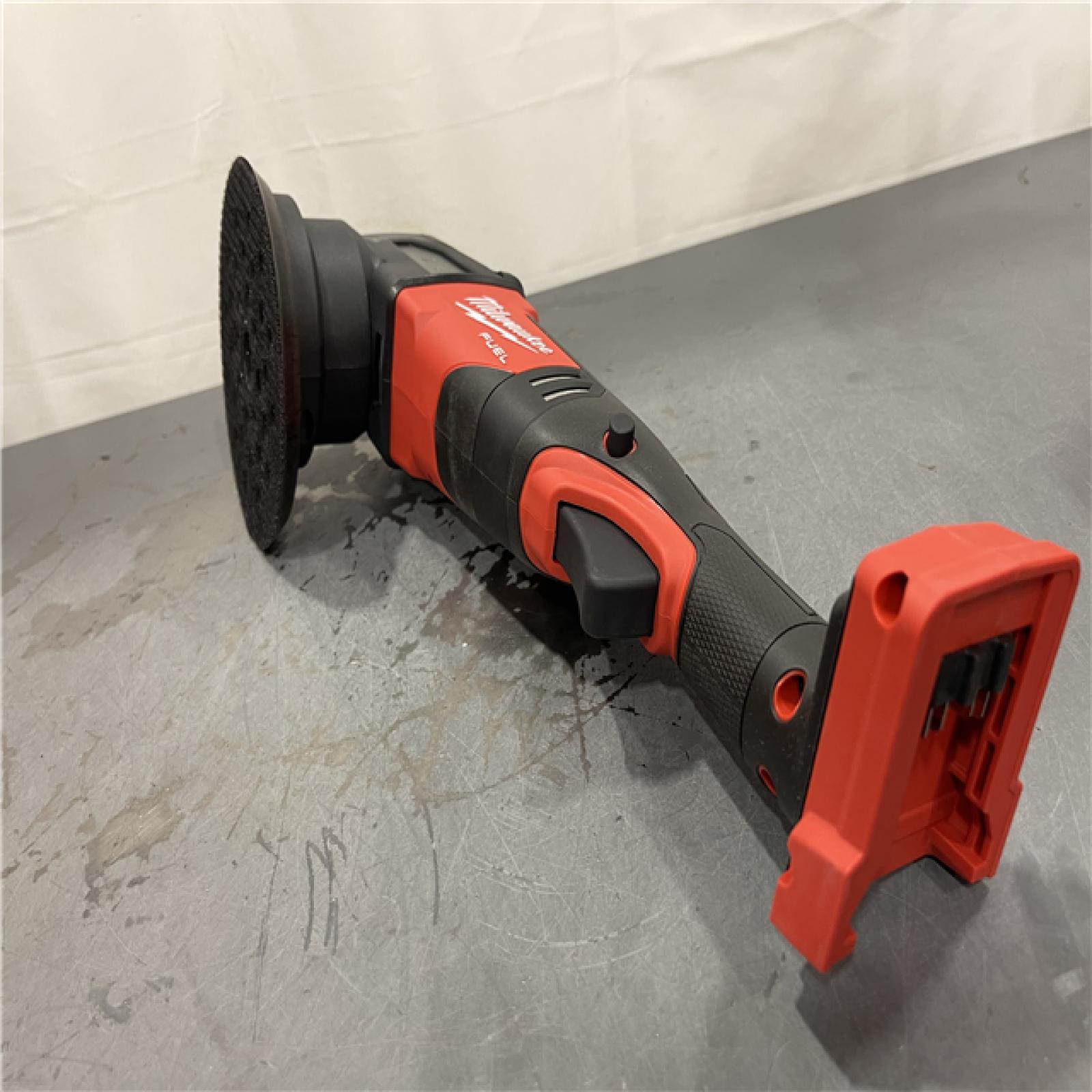 AS-IS - Milwaukee M18 FUEL18V Lithium-Ion Brushless Cordless 15MM DA Polisher
