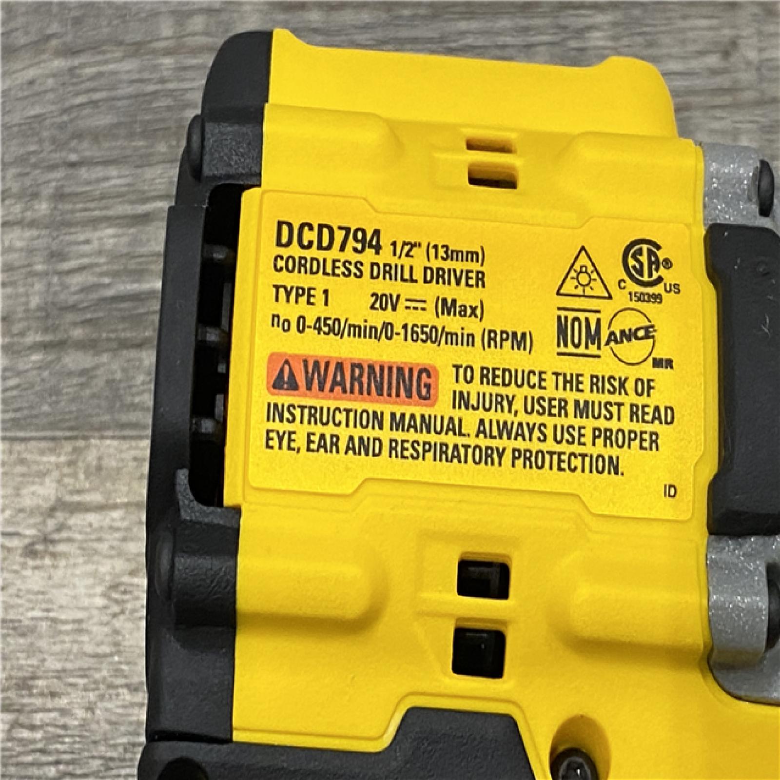 AS-IS DEWALT ATOMIC 20-Volt MAX Lithium-Ion Cordless Combo Kit