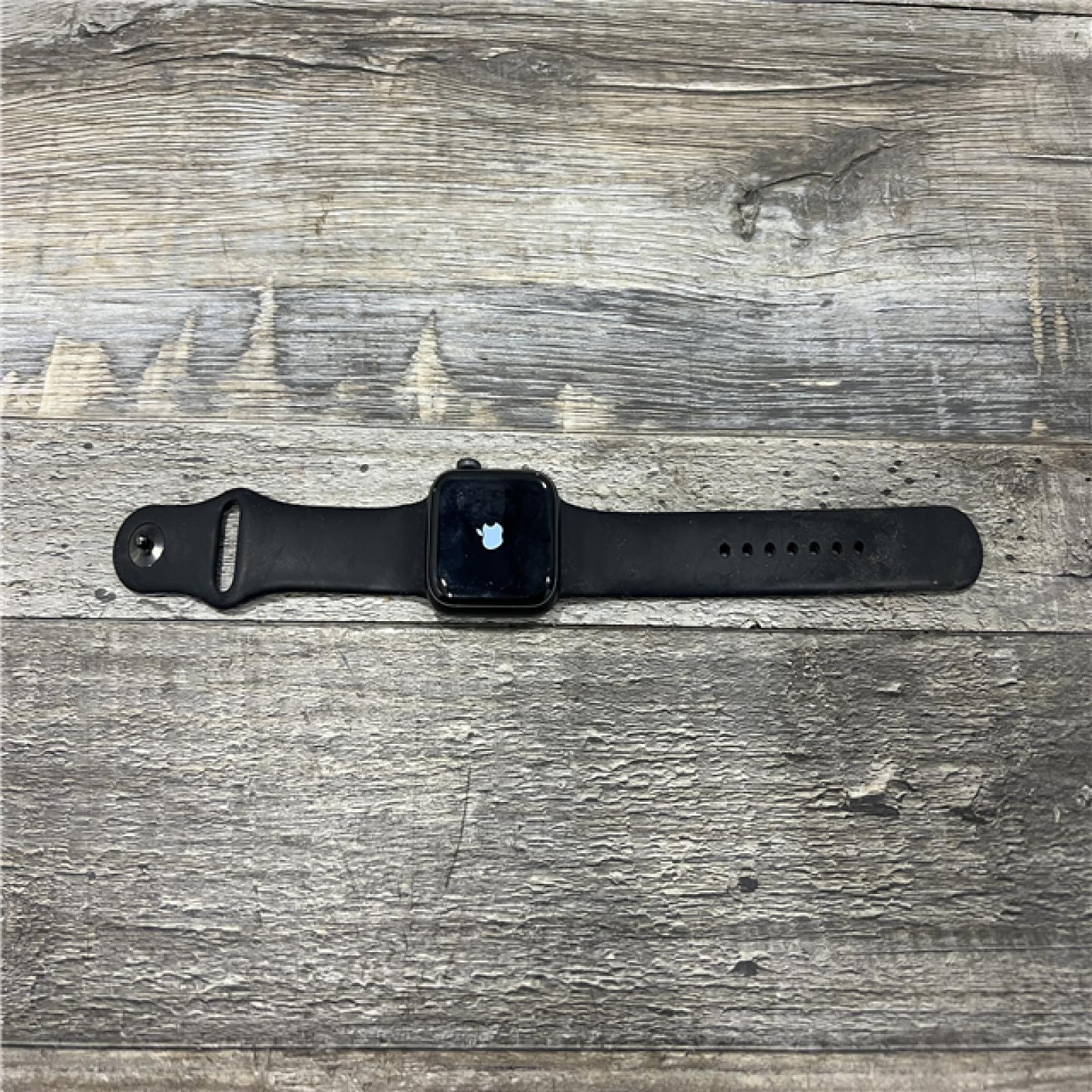 AS-IS Apple Watch Nike SE (GPS + LTE 40mm) - WR-50 METERS