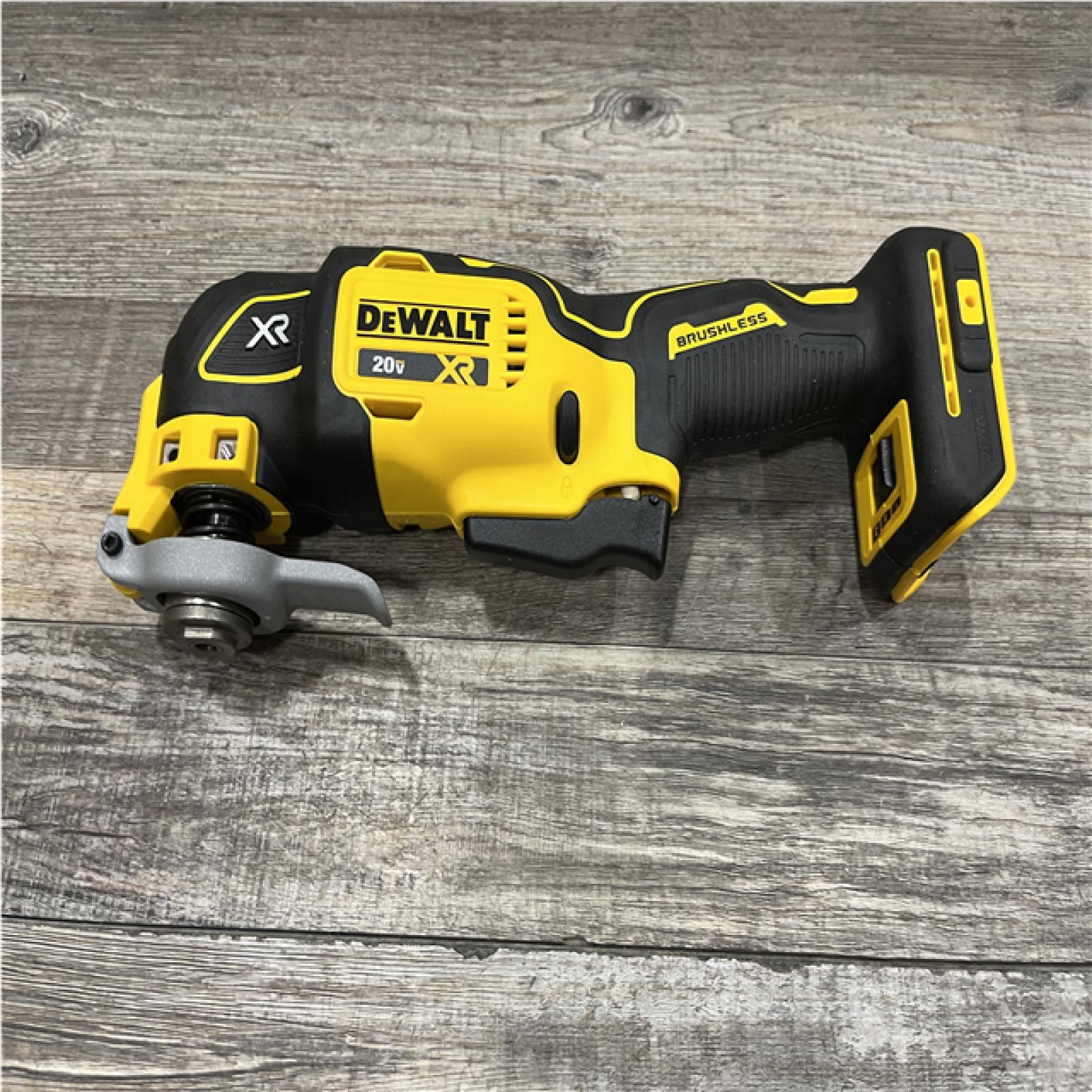 AS-IS DEWALT 20V MAX XR Cordless Brushless 3-Speed Oscillating Multi Tool Kit