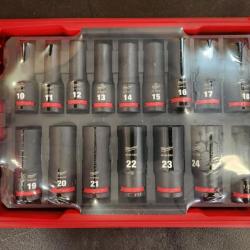Phoenix NEW Milwaukee SHOCKWAVE Impact-Duty 1/2 in. Drive Metric and SAE Standard Impact PACKOUT Socket Set 16 pieces (SEALED)