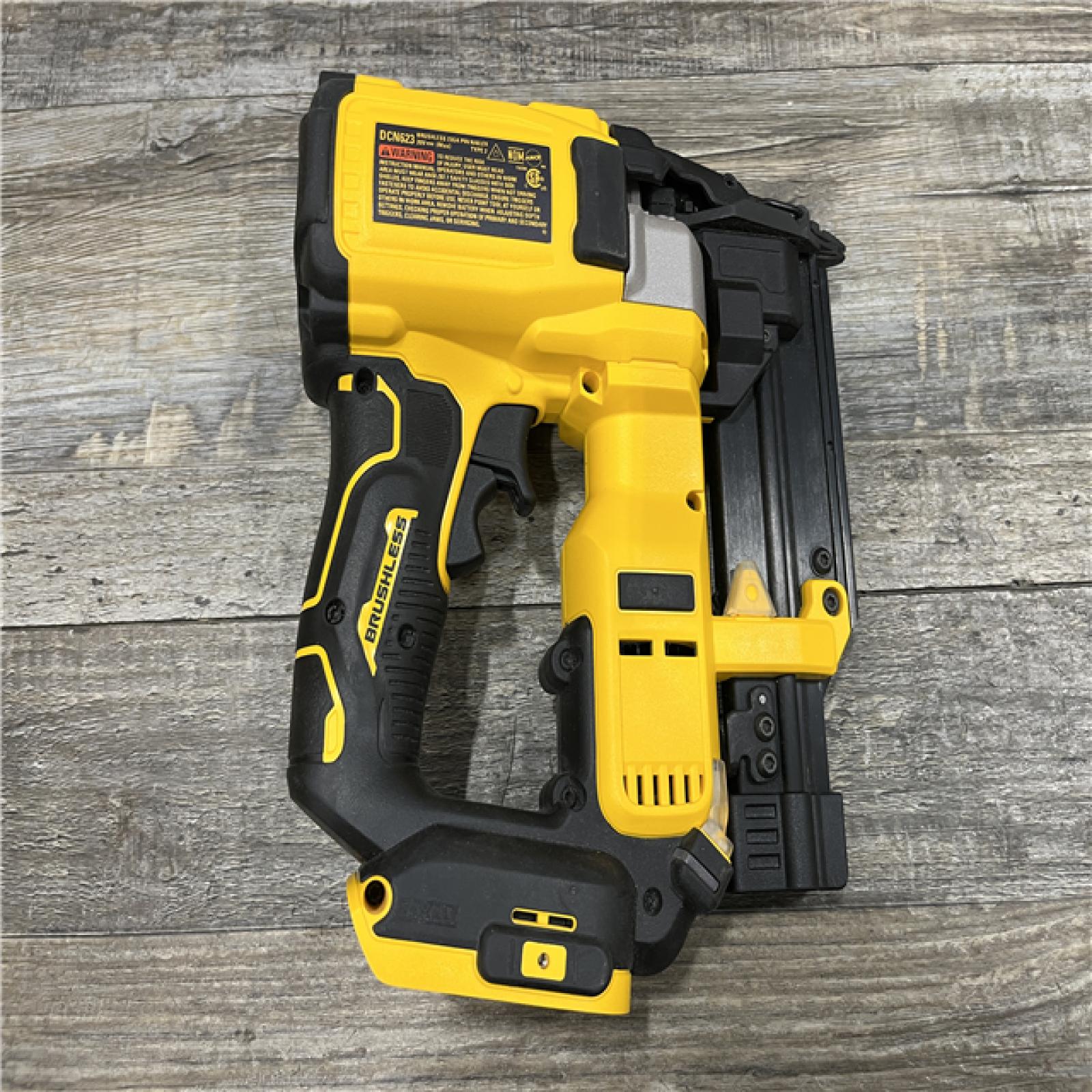 AS-IS DEWALT ATOMIC 20V MAX Lithium Ion Cordless 23 Gauge Pin Nailer Kit