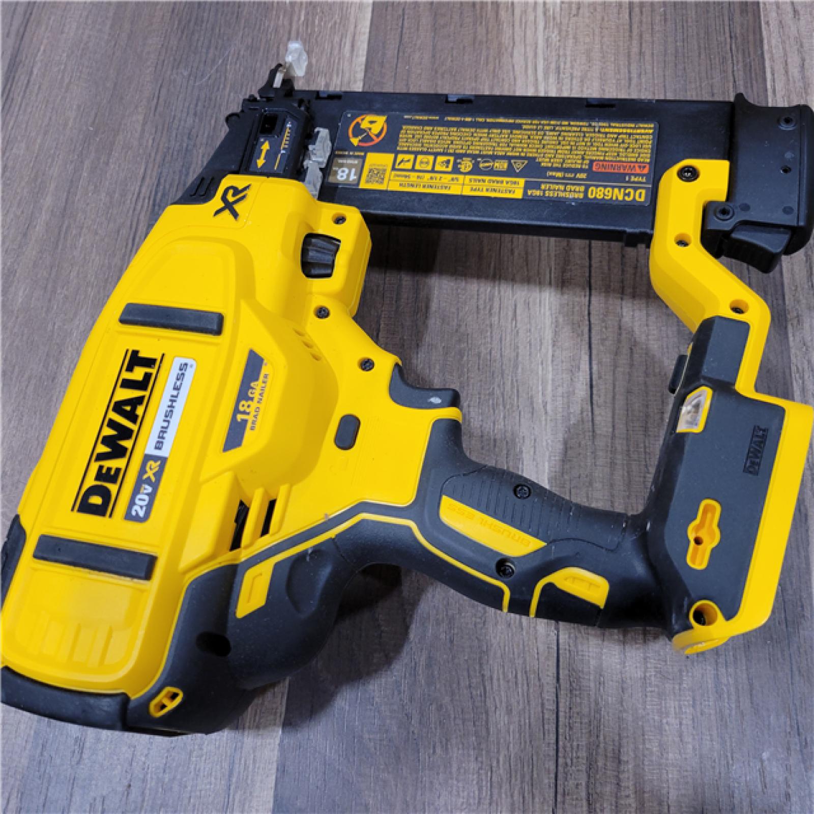 AS-IS DEWALT 20V MAX XR 18 Gauge Brad Nailer Kit