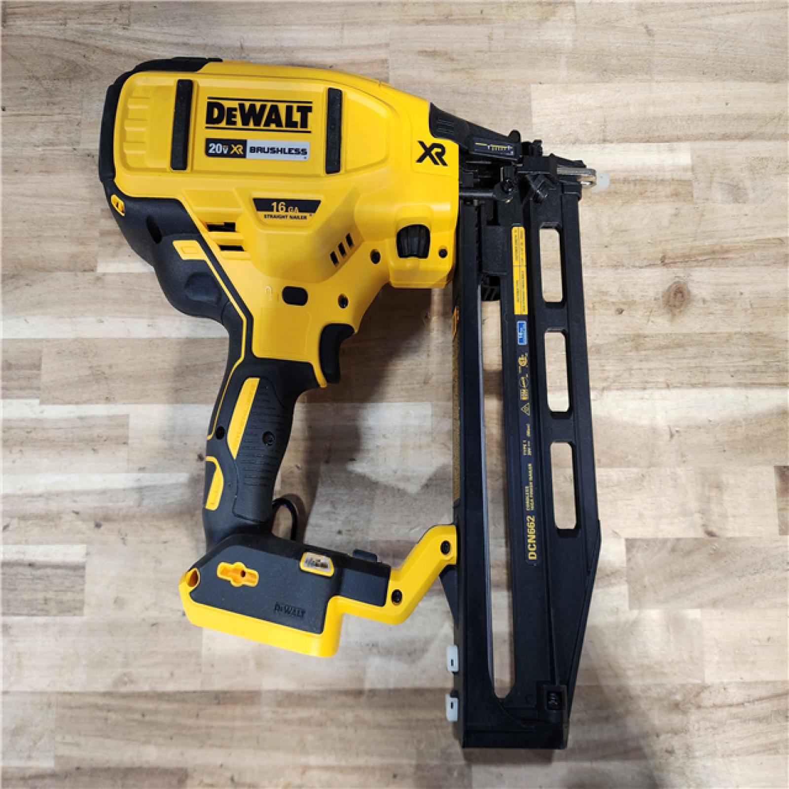 HOUSTON LOCATION - AS-IS DEWALT 20V MAX XR 16-Gauge Lithium-Ion Cordless Finish Nailer (Tool Only)