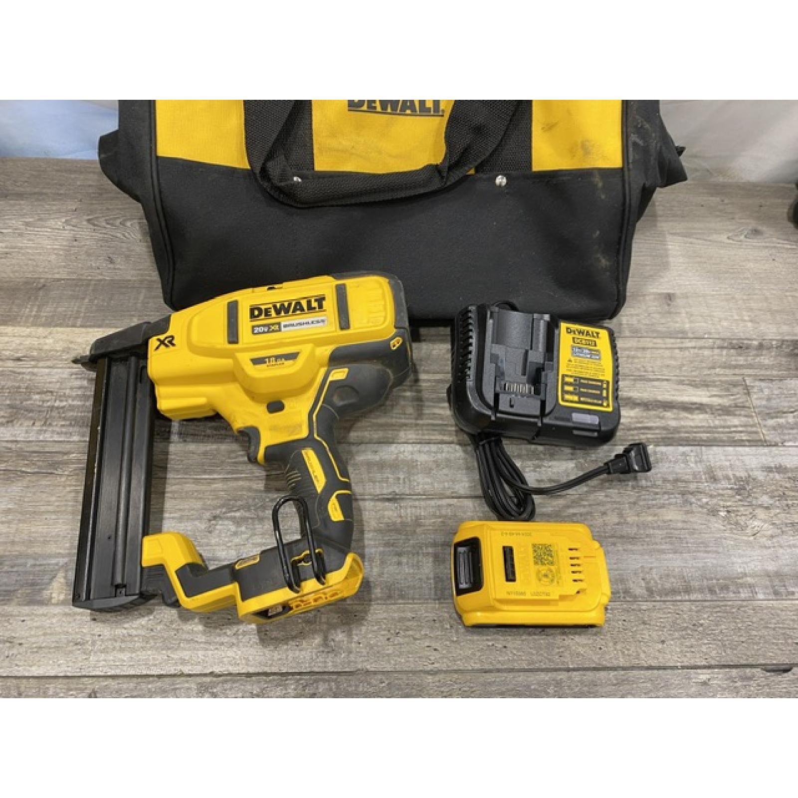 AS-IS DEWALT 20V MAX XR Lithium-Ion Cordless 18-Gauge Narrow Crown Stapler Kit