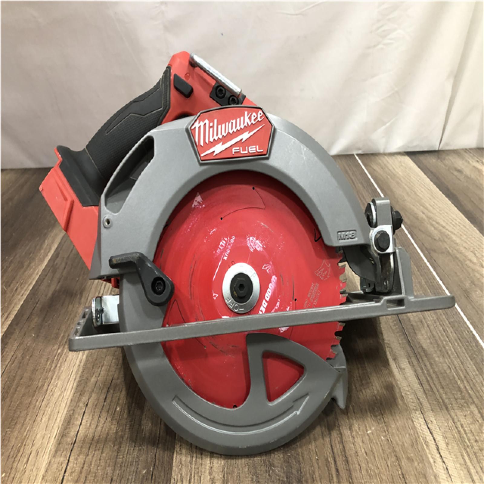 AS-IS Milwaukee FUEL 18V Lithium-Ion Brushless Cordless 7-1/4 in. Circular Saw (Tool-Only)