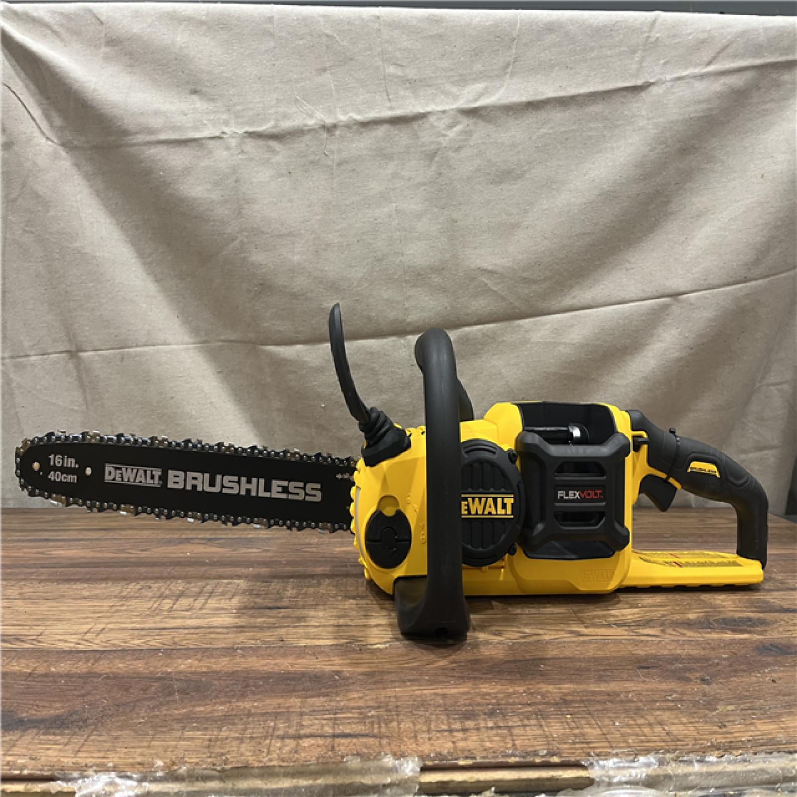 AS-IS DEWALT  FLEXVOLT 60V MAX 16in. Brushless Cordless Battery Powered Chainsaw Kit with (1) FLEXVOLT 2 Ah Battery & Charger