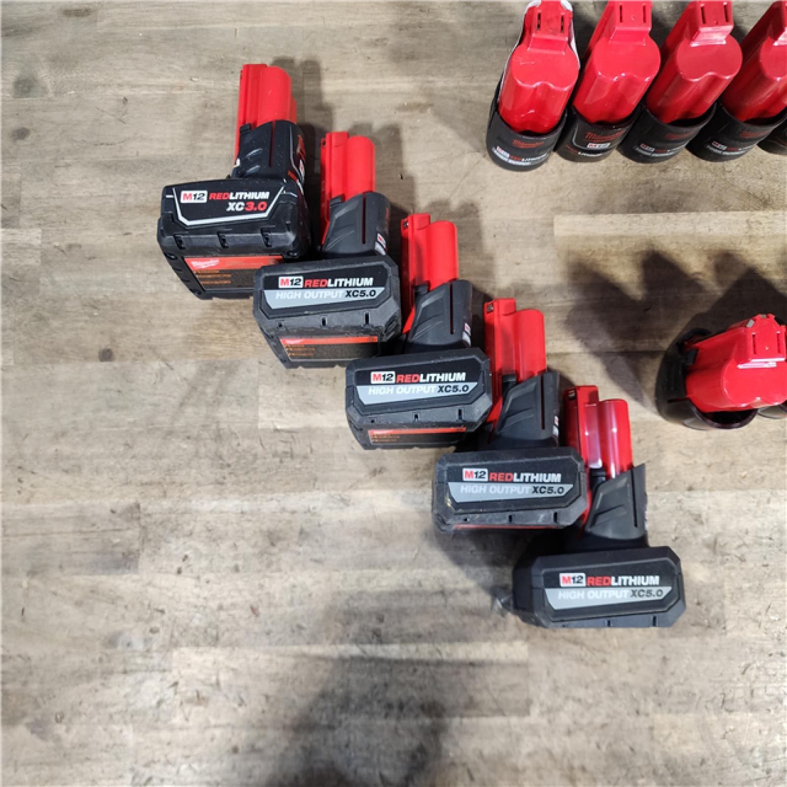 HOUSTON LOCATION - AS-IS MILWAUKEE BATTERY PACK QTY - 15