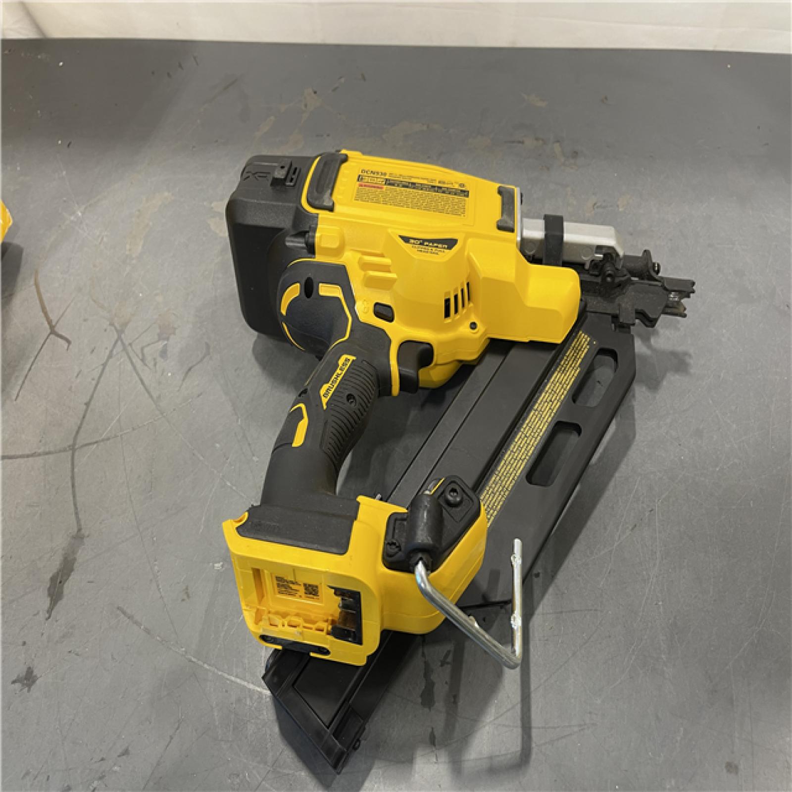 AS-IS - DeWalt 20-Volt 30° Cordless Framing Nailer