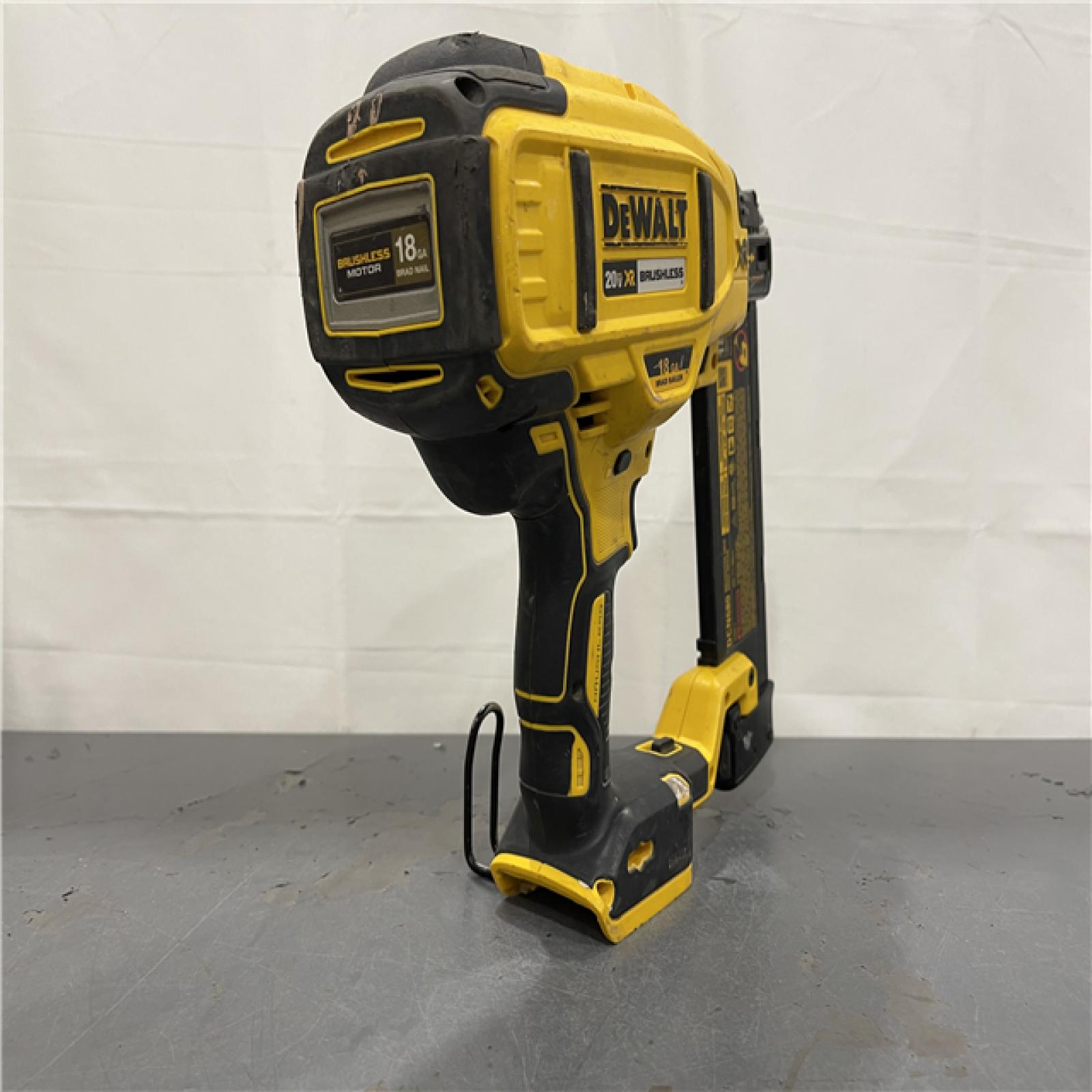 AS-IS - DeWalt 20V MAX XR Lithium-Ion Electric Cordless 18-Gauge Brad Nailer
