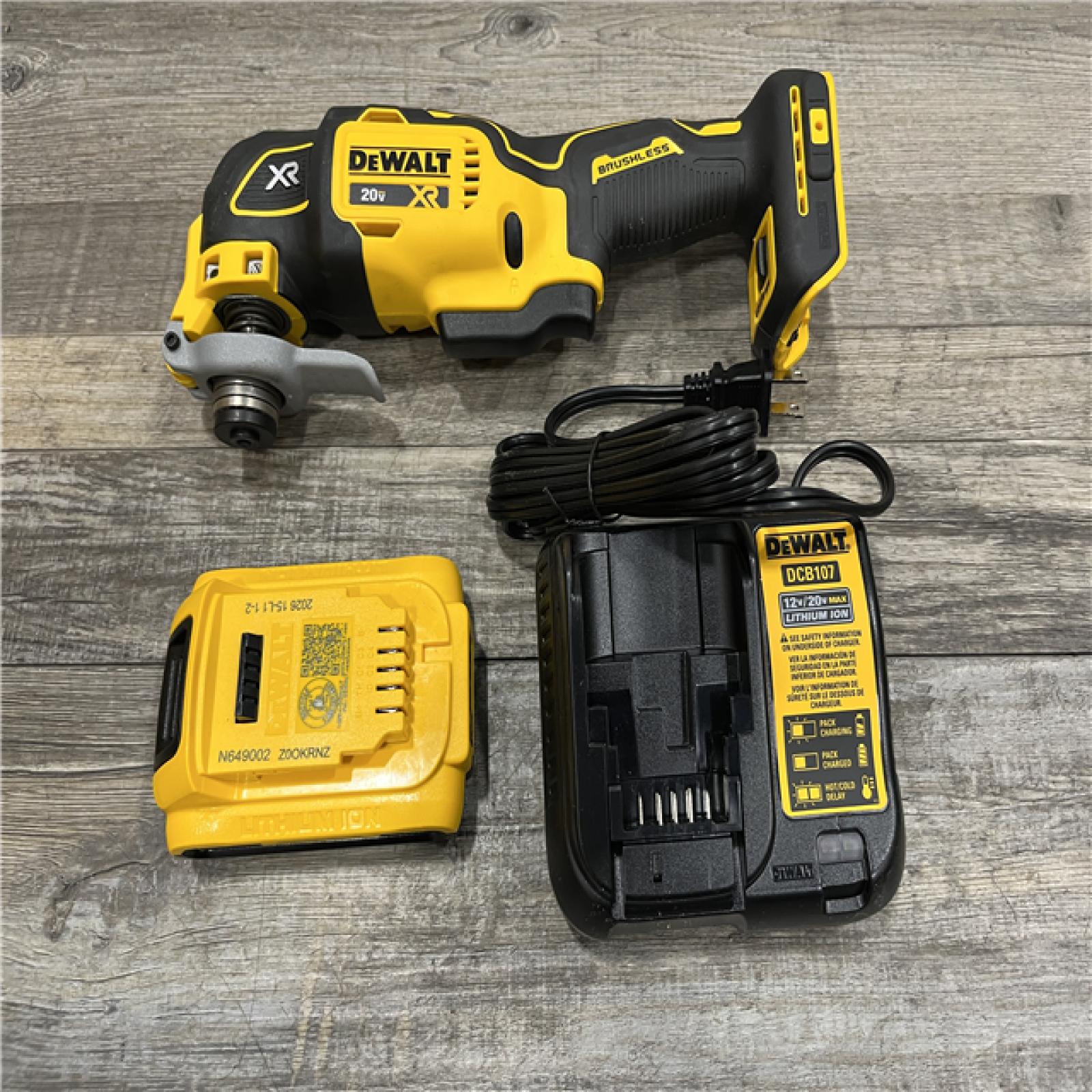 AS-IS DEWALT 20V MAX XR Cordless Brushless 3-Speed Oscillating Multi Tool Kit