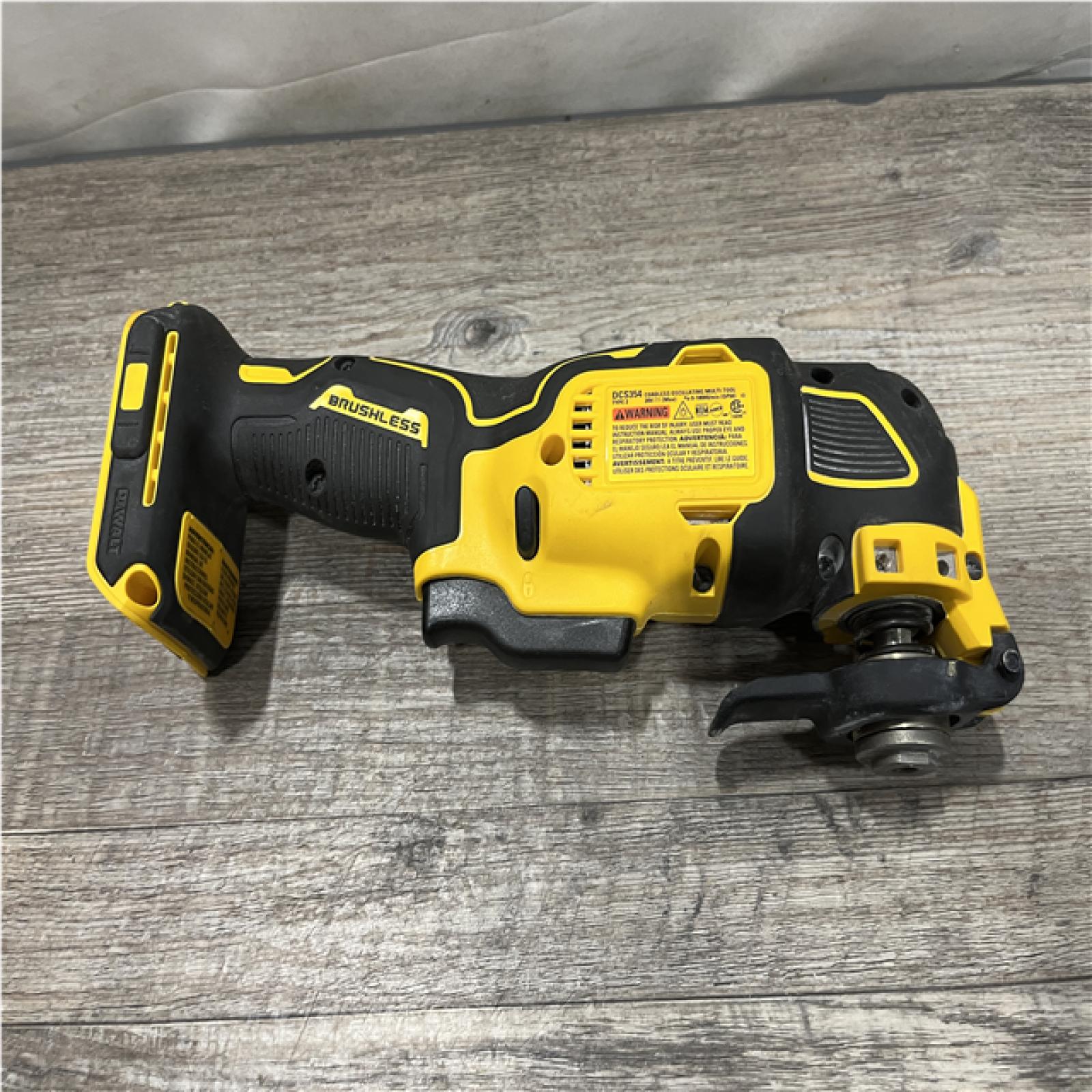 AS-IS DEWALT ATOMIC 20V MAX Cordless Brushless Oscillating Multi Tool Kit