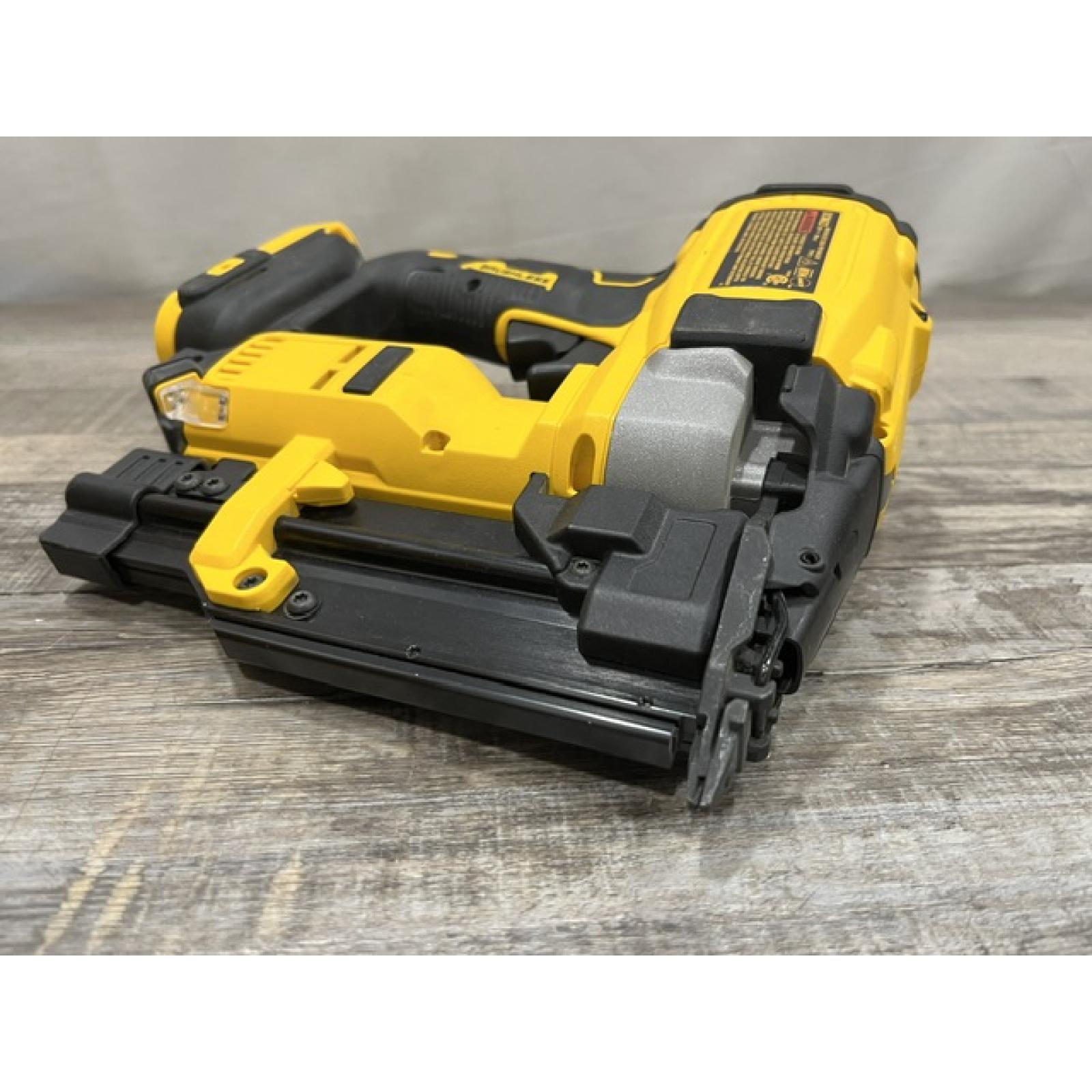 AS-IS DEWALT ATOMIC 20V MAX Lithium Ion Cordless 23 Gauge Pin Nailer Kit