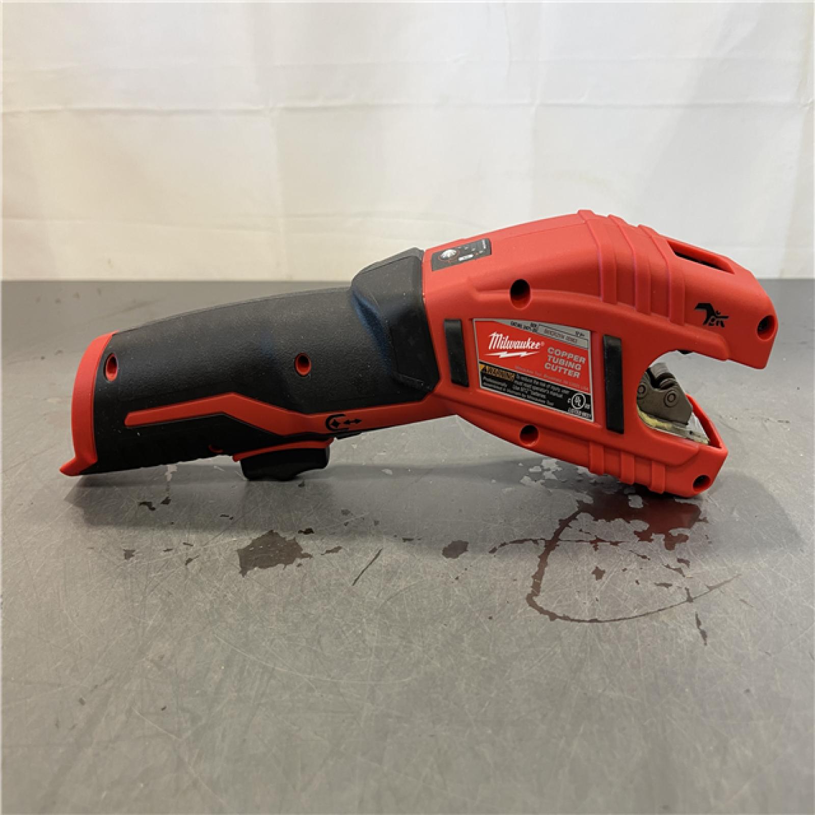AS-IS - Milwaukee M12 12V Lithium-Ion Cordless Copper Tubing Cutter