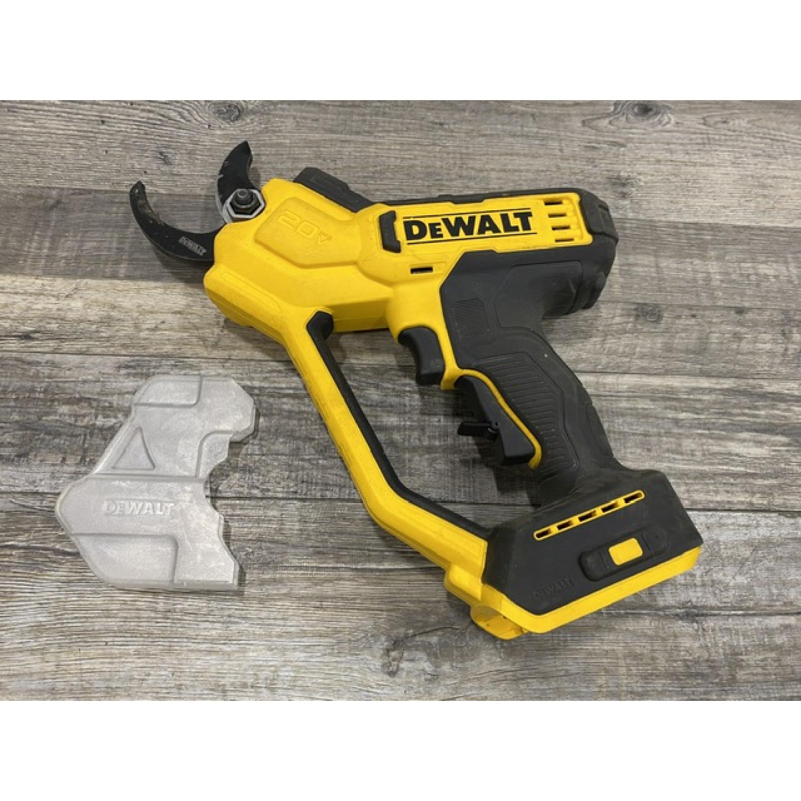 AS-IS DEWALT 20V MAX Cordless Battery Powered Pruner Kit
