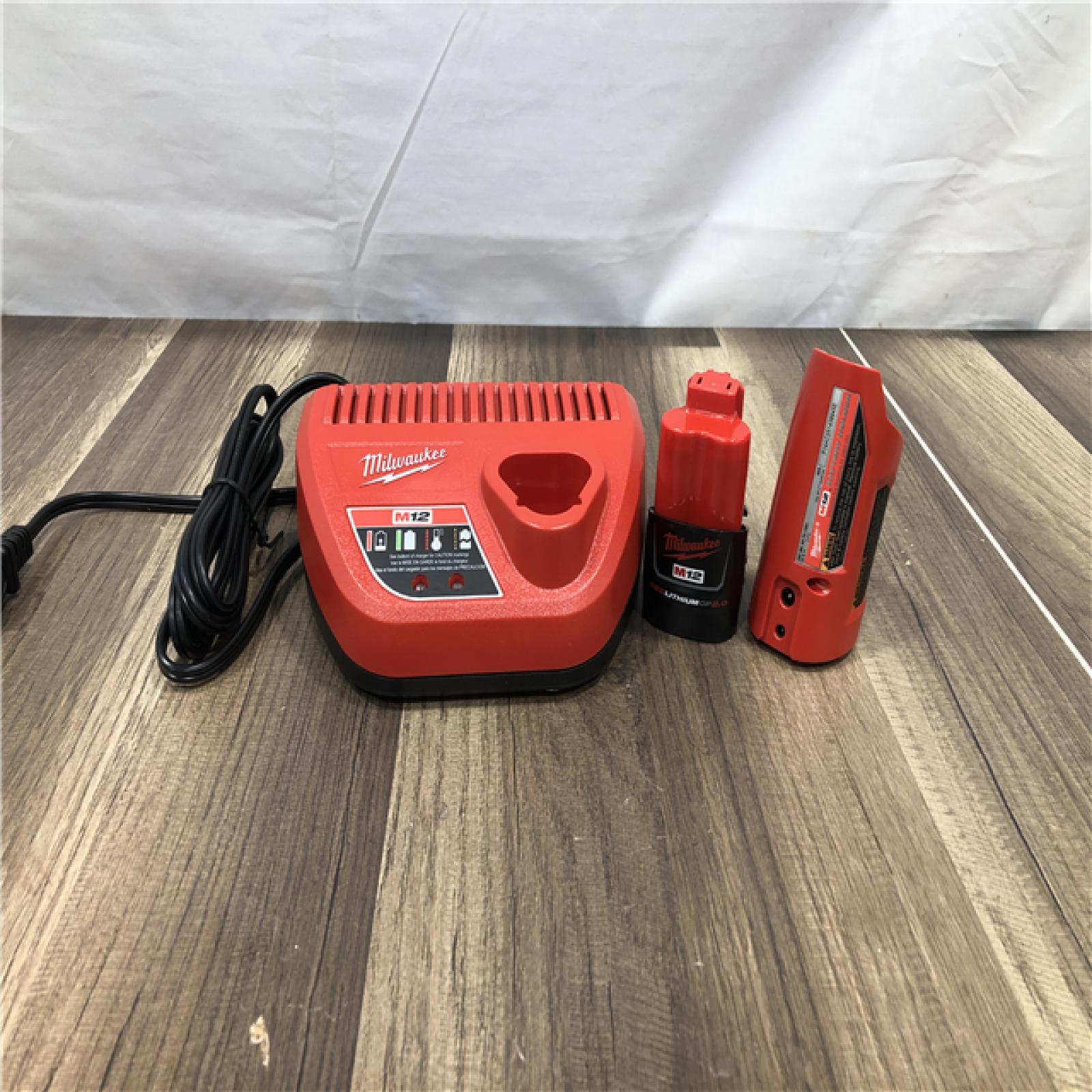 AS-IS Milwaukee Women's Small  12V Lithium-Ion Cordless AXIS Green Heated Vest Kit