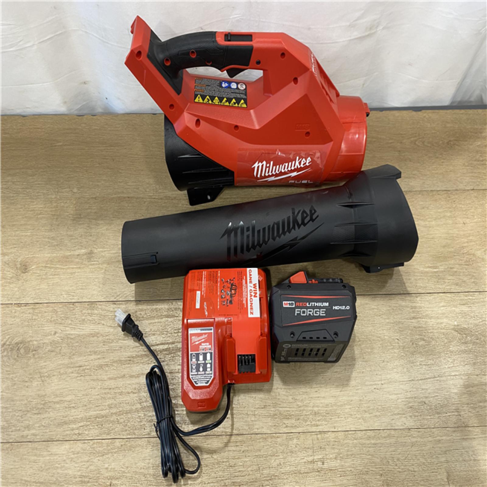 AS-IS Milwaukee FUEL 120 MPH 500 CFM 18V Brushless Cordless Battery Powered Leaf Blower Kit