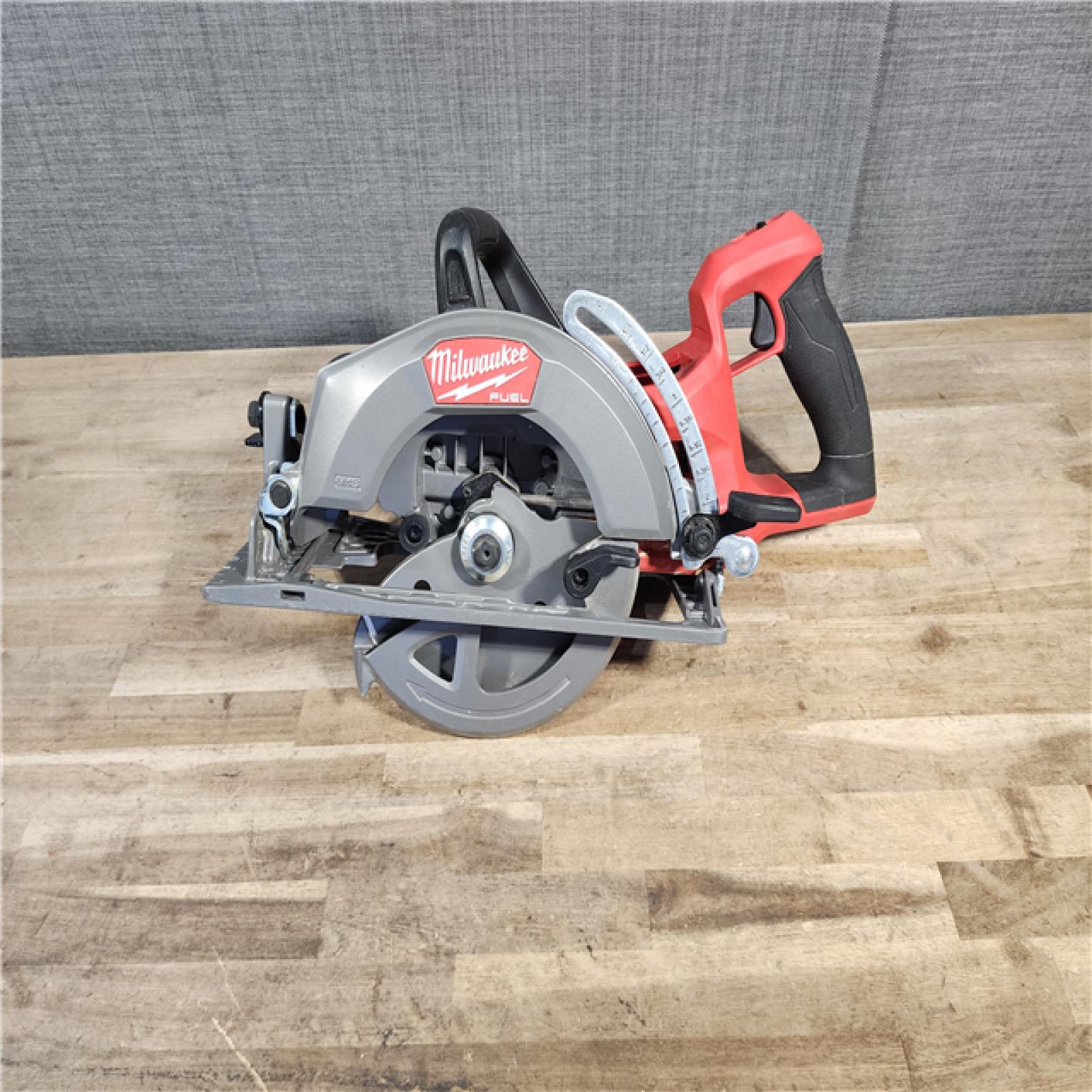 HOUSTON LOCATION - AS-IS MILWAUKEE 7-1/4 REAR HANDLE CIRCULAR SAW (TOOL ONLY)