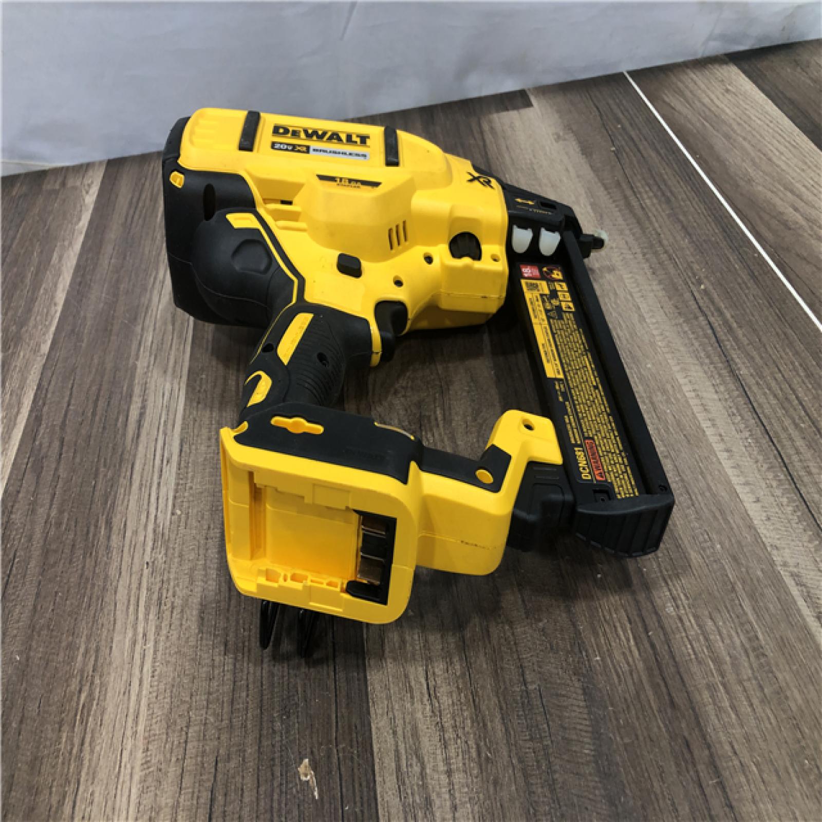 AS-IS DEWALT 20V MAX XR Lithium-Ion Cordless 18-Gauge Narrow Crown Stapler Kit