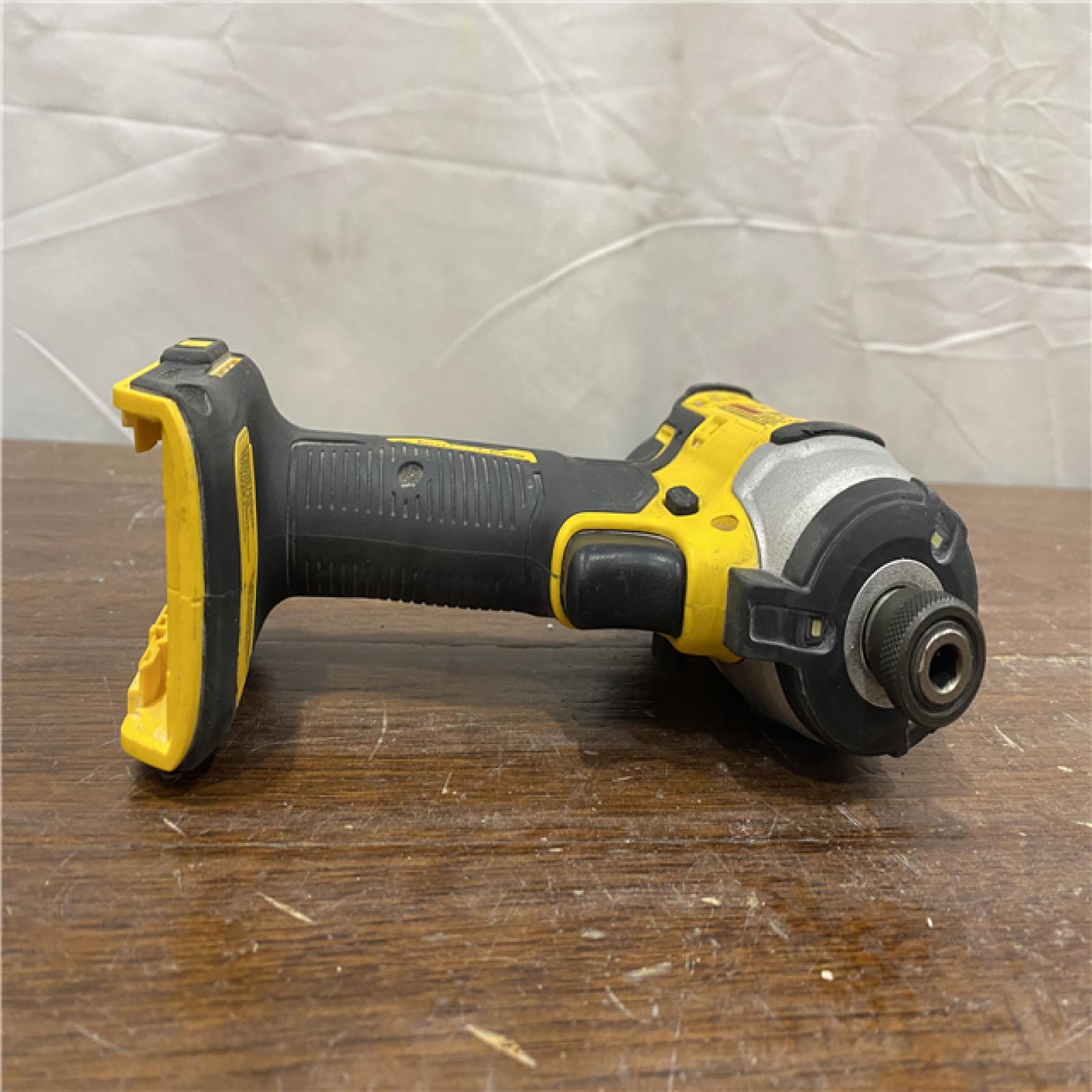 AS-ISDEWALT ATOMIC 20V MAX* Brushless Cordless Compact 1/4 in. Impact Driver Kit
