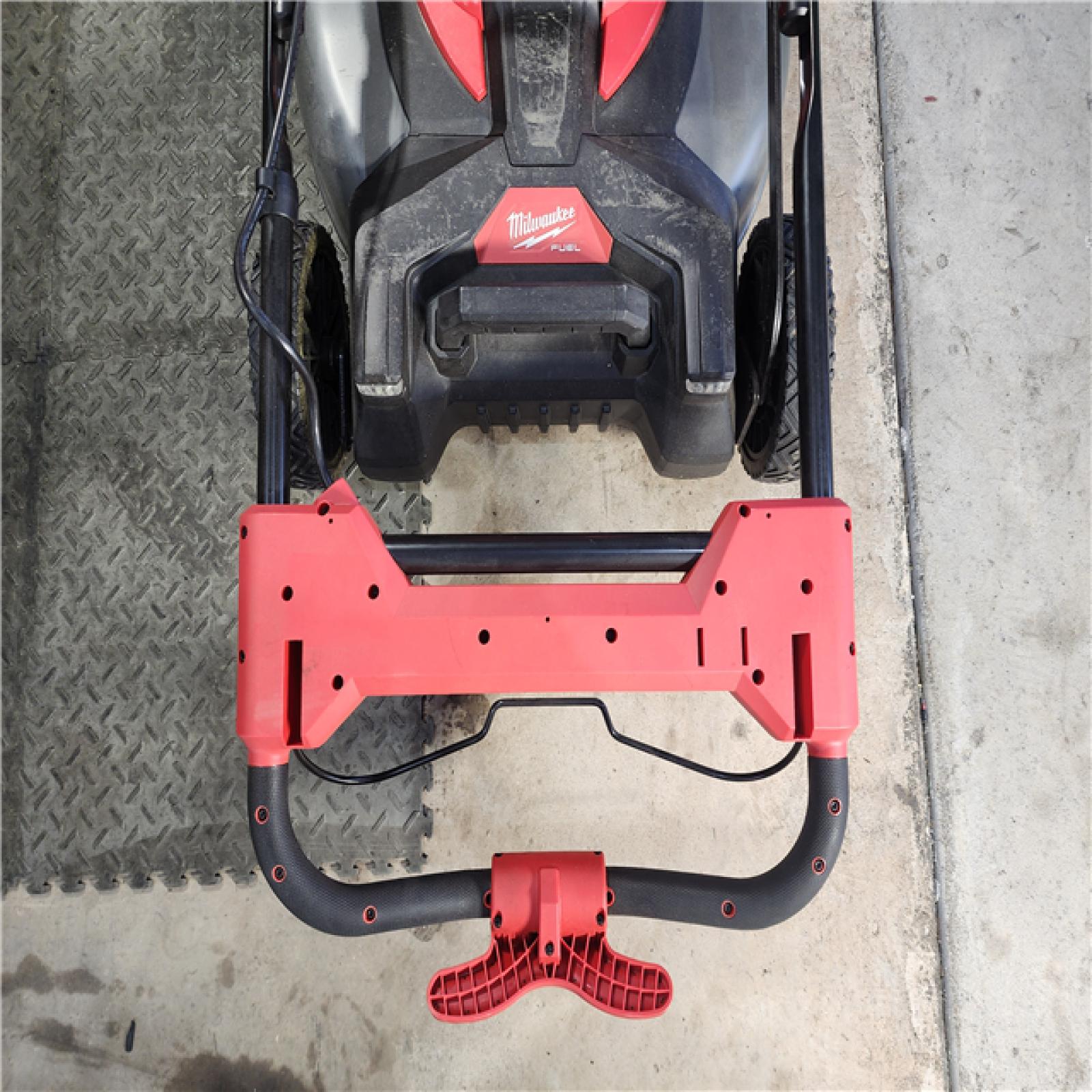 HOUSTON LOCATION - AS-IS Milwaukee M18 FUEL Brushless Cordless 21 in. Walk Behind Dual Battery Self-Propelled Mower Kit W/ (2) HD12.0 BATTERY & RAPID CHARGER