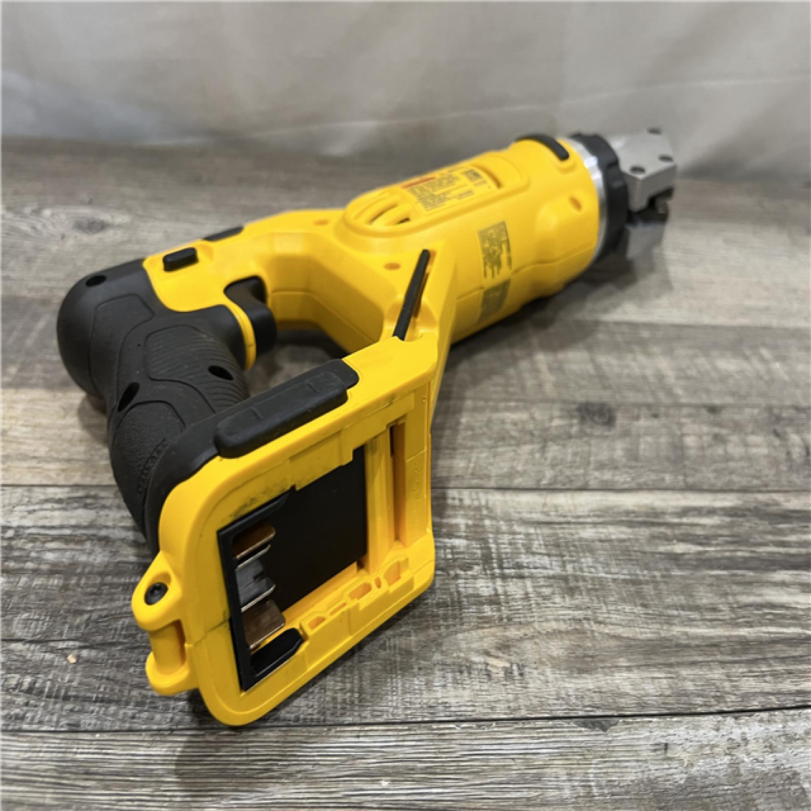 AS-IS DEWALT 20V MAX Cordless 18-Gauge Swivel Head Shears (Tool Only)