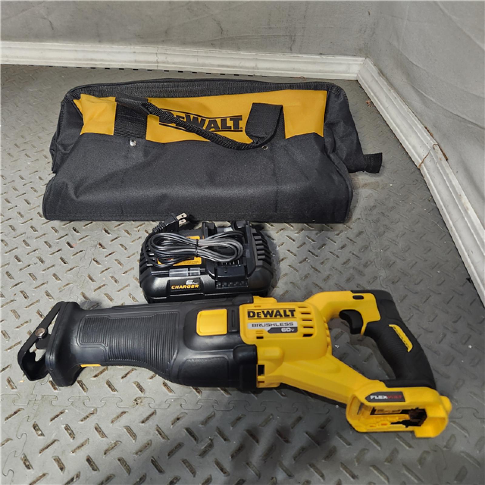 HOUSTON LocationASISDEWALT DCS389X1 60V MAX FLEXVOLT LithiumIon Brushless Cordless
