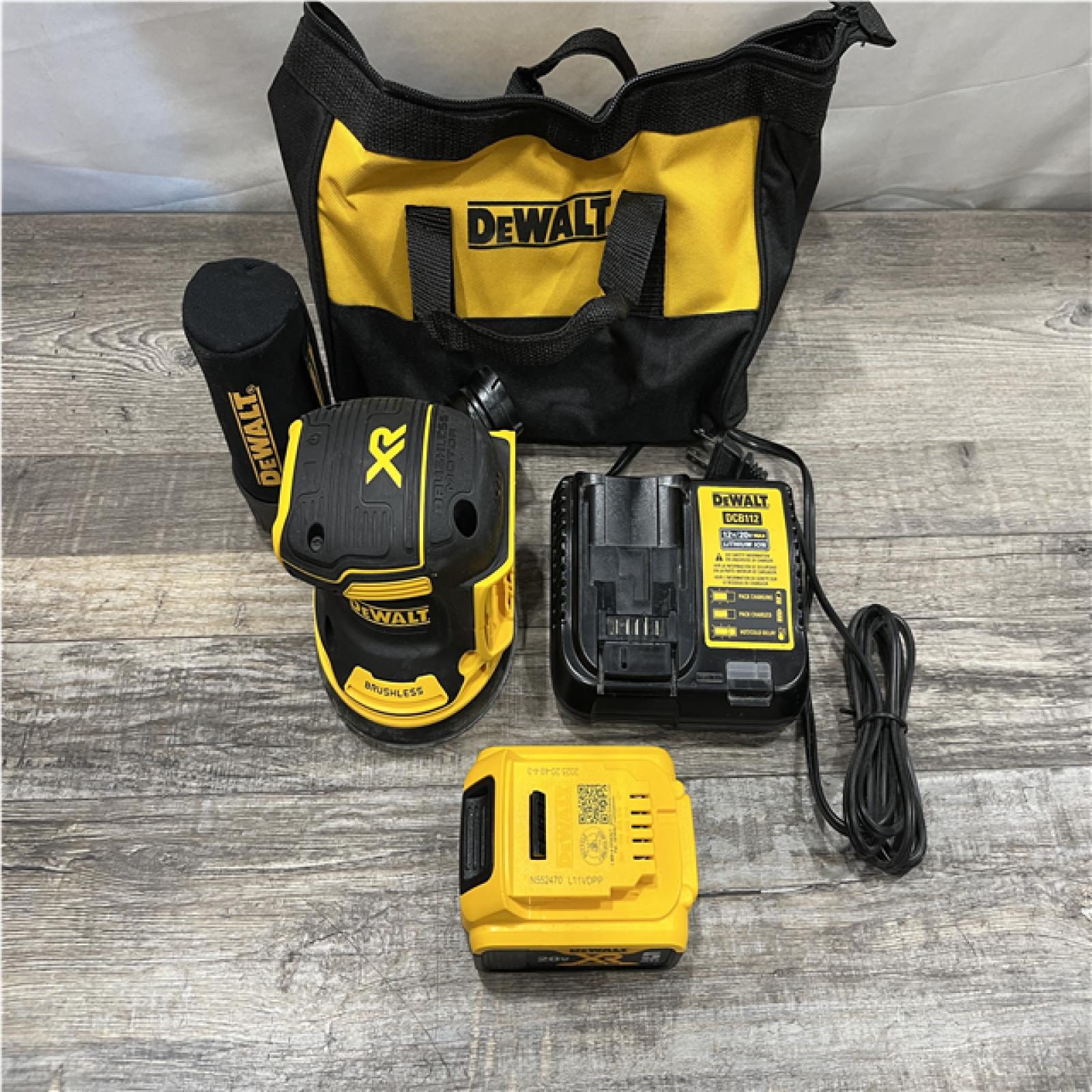 AS-IS DEWALT 20V MAX XR Cordless Brushless 5 in. Random Orbital Sander Kit