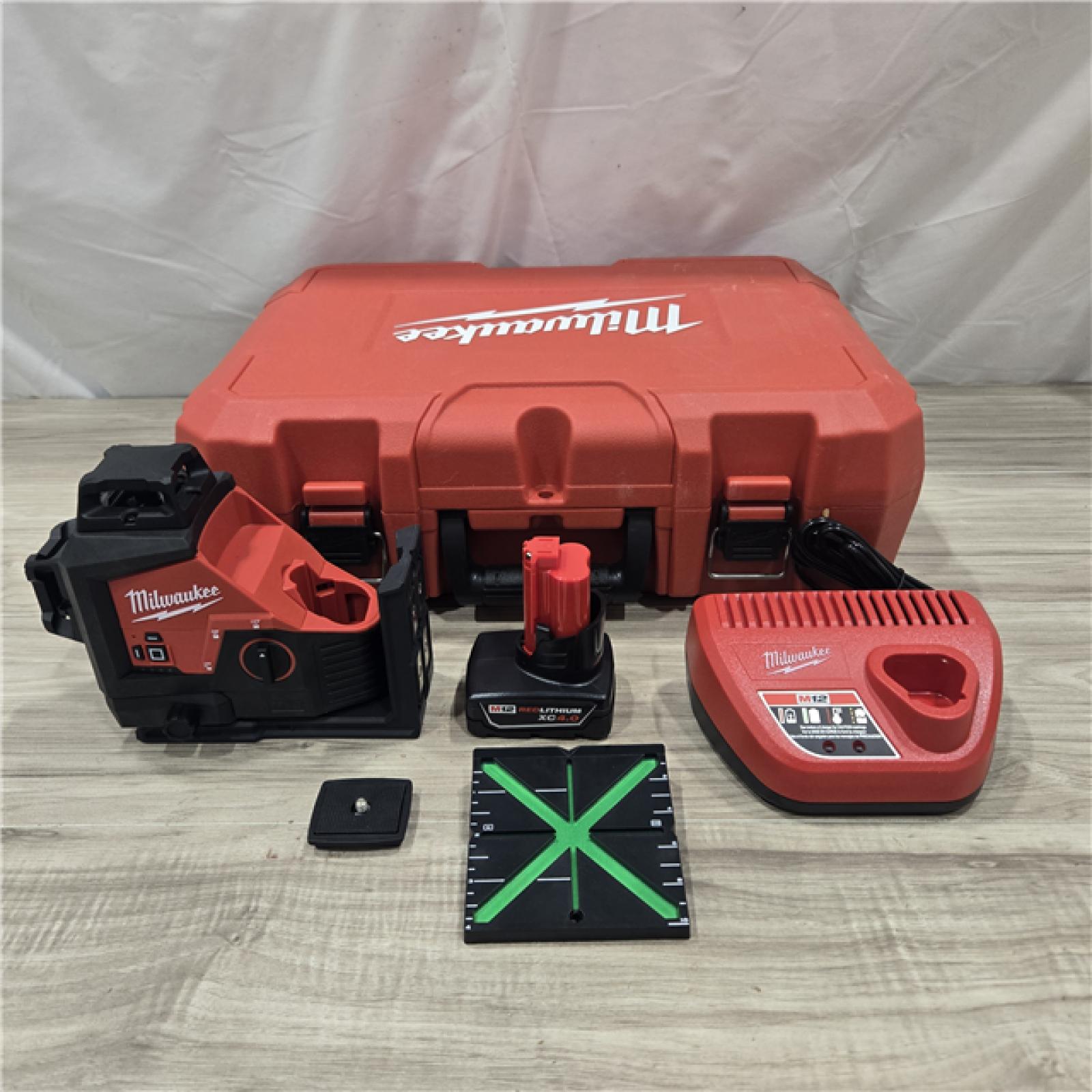 AS-IS Milwaukee-3632-21 M12 Green Beam Laser 360° 3-Plane Kit