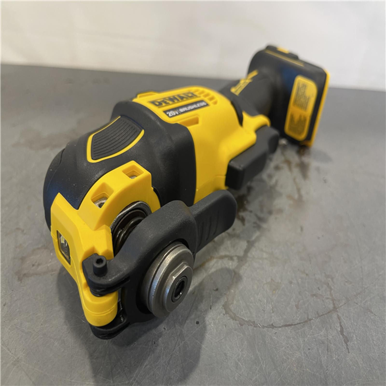 AS-IS - DEWALT ATOMIC 20V MAX Cordless Brushless Oscillating Multi Tool