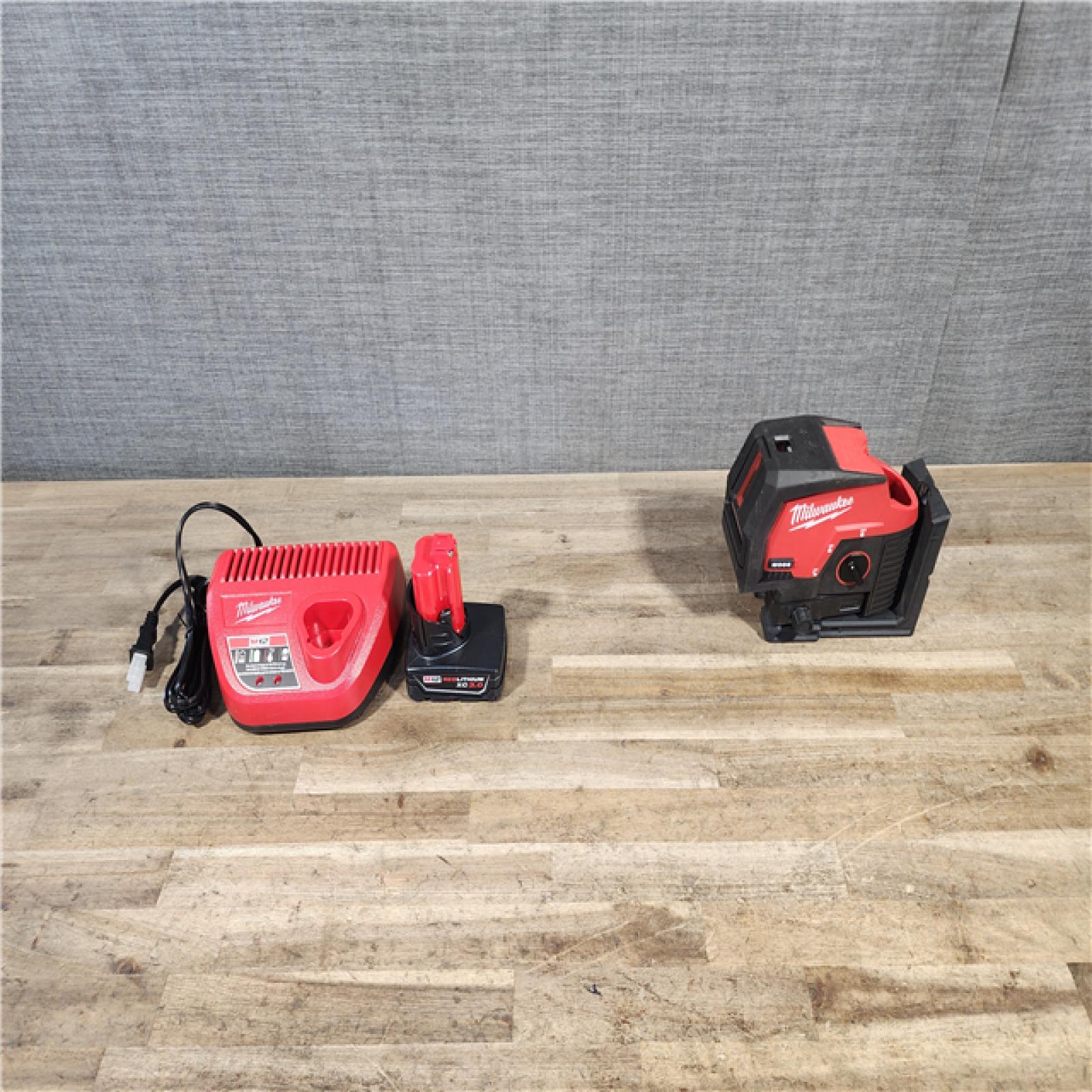 HOUSTON LOCATION - AS-IS Milwaukee Green 125 Ft. Cross Line and Plumb Points Laser Level Kit
